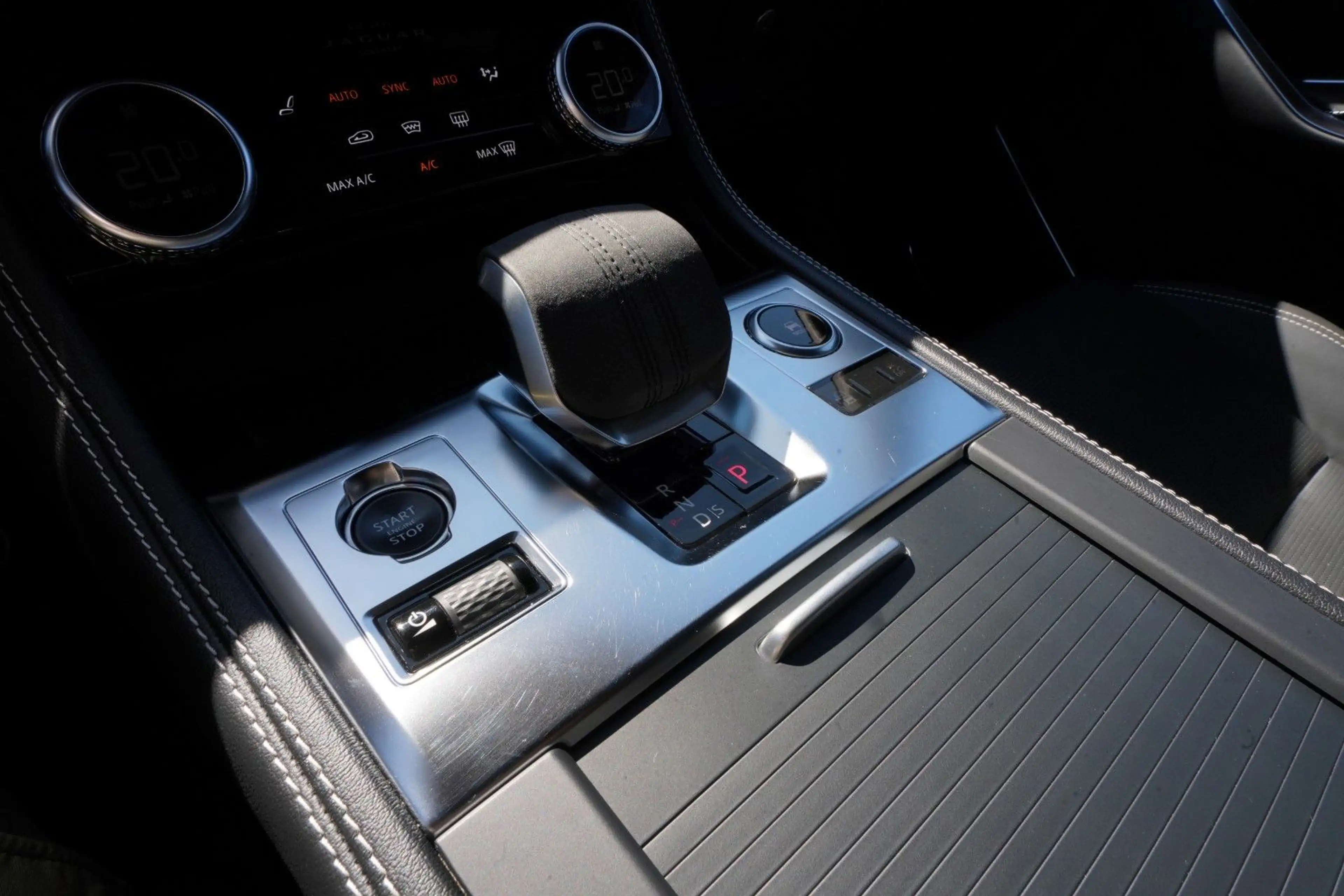 Jaguar F-Pace F-PACE R-Dynamic HSE AWD*1.Hand*Pano*Kamera*STHZ — photo 13