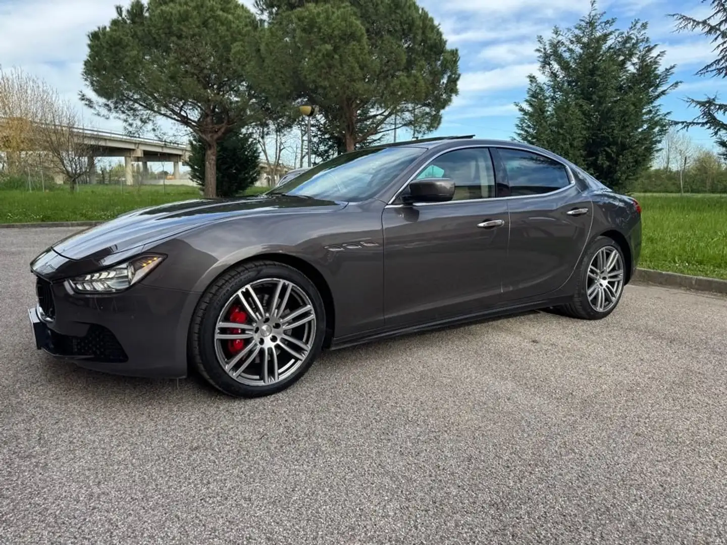 Maserati Ghibli Ghibli 3.0 V6 ds 275cv auto my16 E6 Stříbrná - 2
