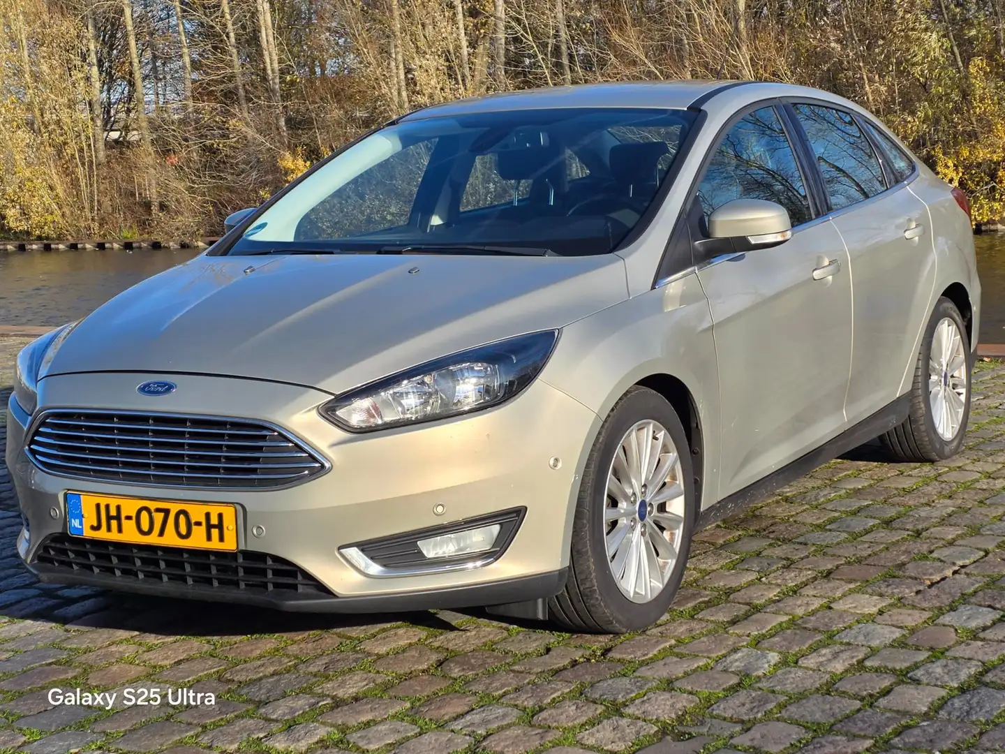 Ford Focus 1.0 Titanium Navigatie airco cruis control parkeer Grau - 2