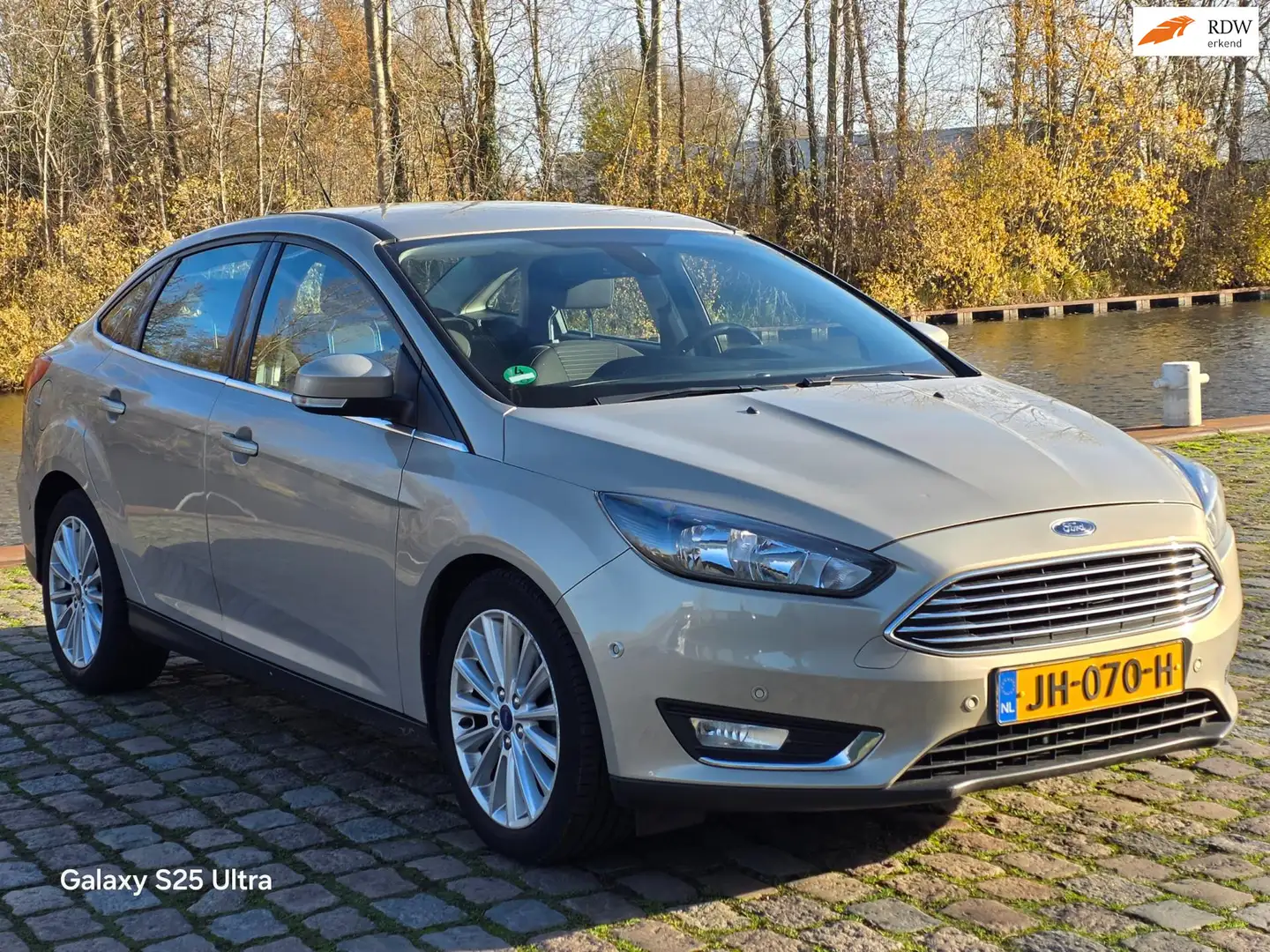 Ford Focus 1.0 Titanium Navigatie airco cruis control parkeer Grau - 1