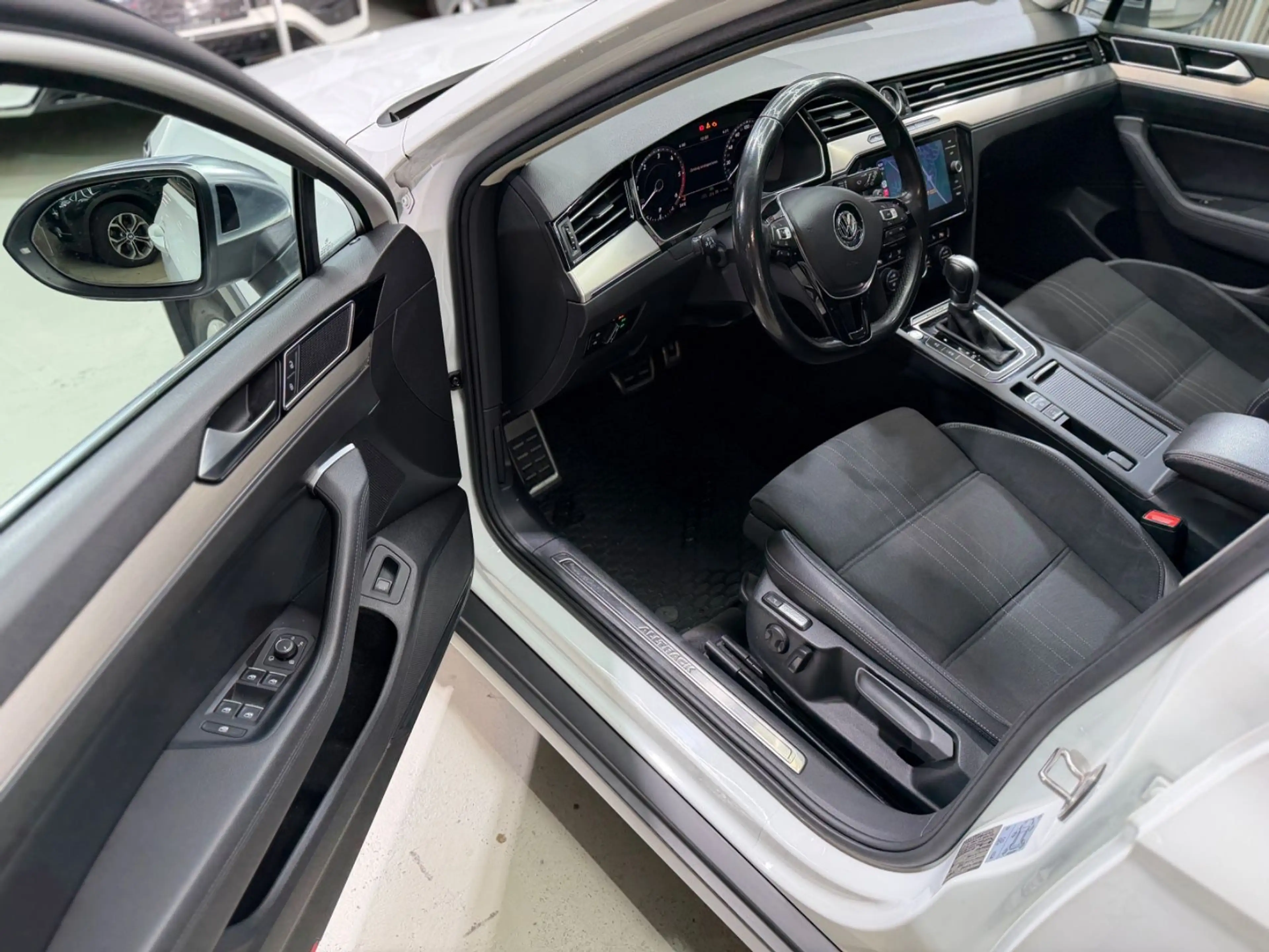 Volkswagen Passat Alltrack Passat Variant Alltrack 4Motion Pano 19' AHK KAM — photo 12