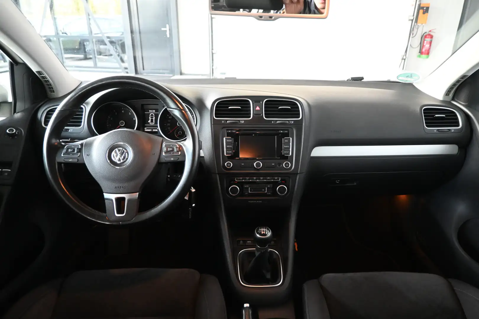 Volkswagen Golf 1.2 TSI Highline BlueMotion Clima Navigatie Goed O Wit - 2