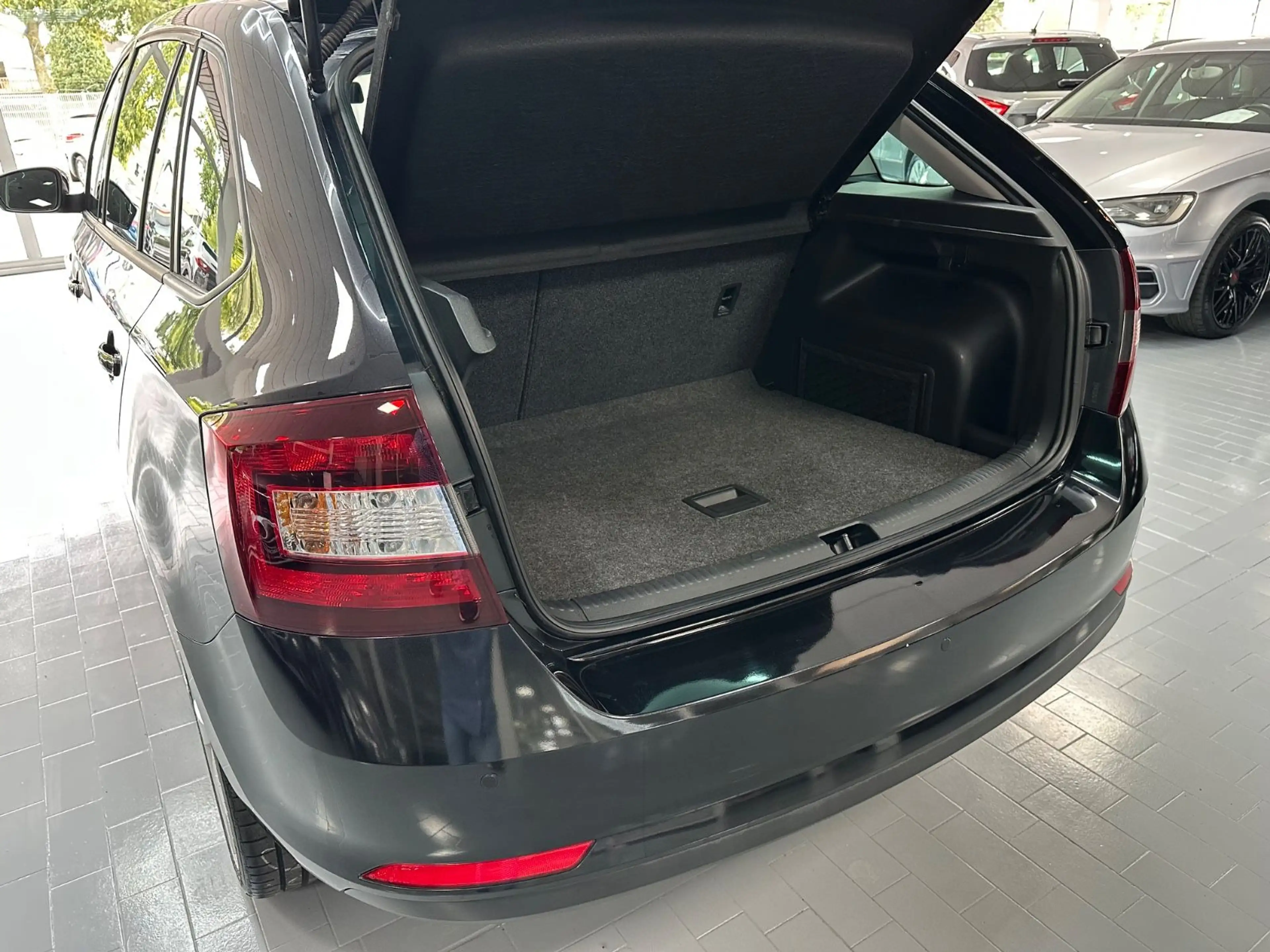 Skoda Rapid/Spaceback Spaceback Elegance 1.2 TSI/Pano/Xenon — photo 10