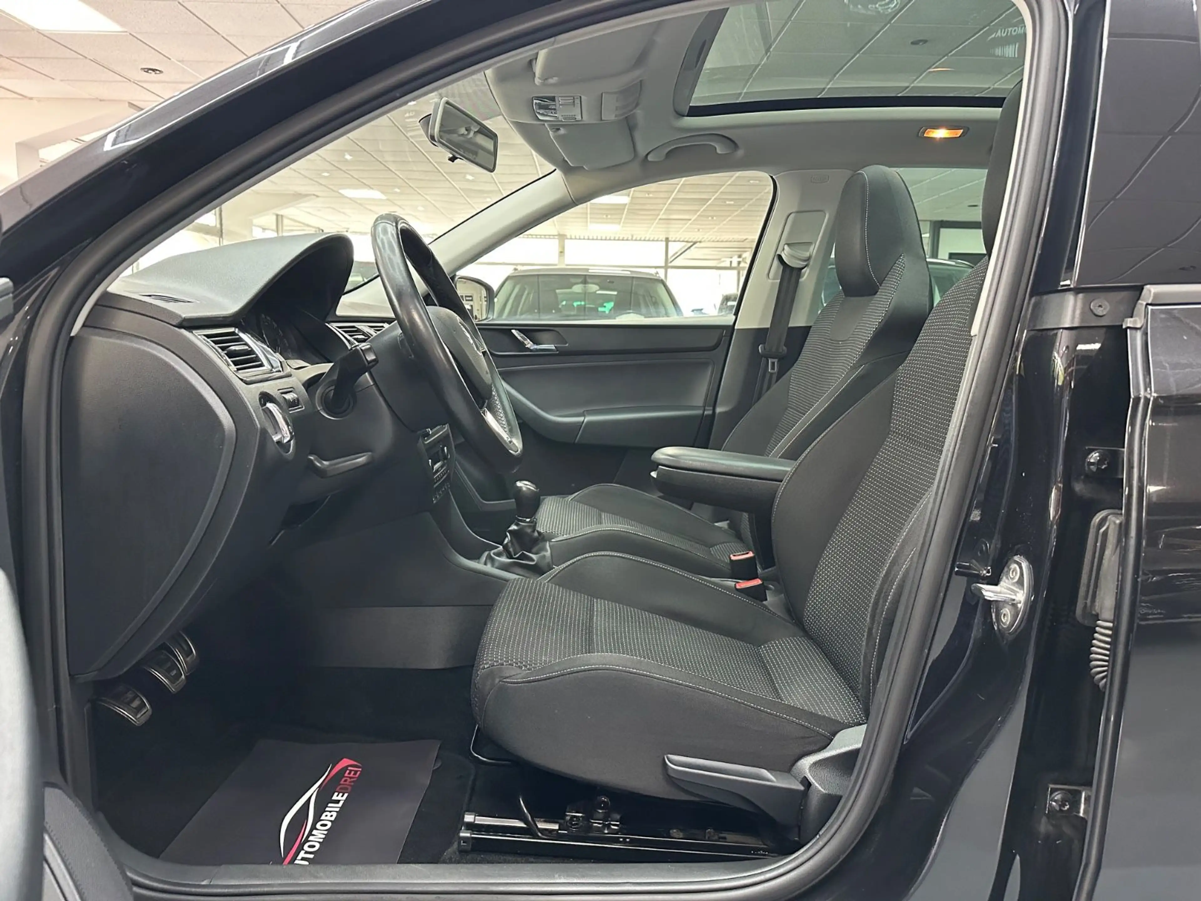 Skoda Rapid/Spaceback Spaceback Elegance 1.2 TSI/Pano/Xenon — photo 13