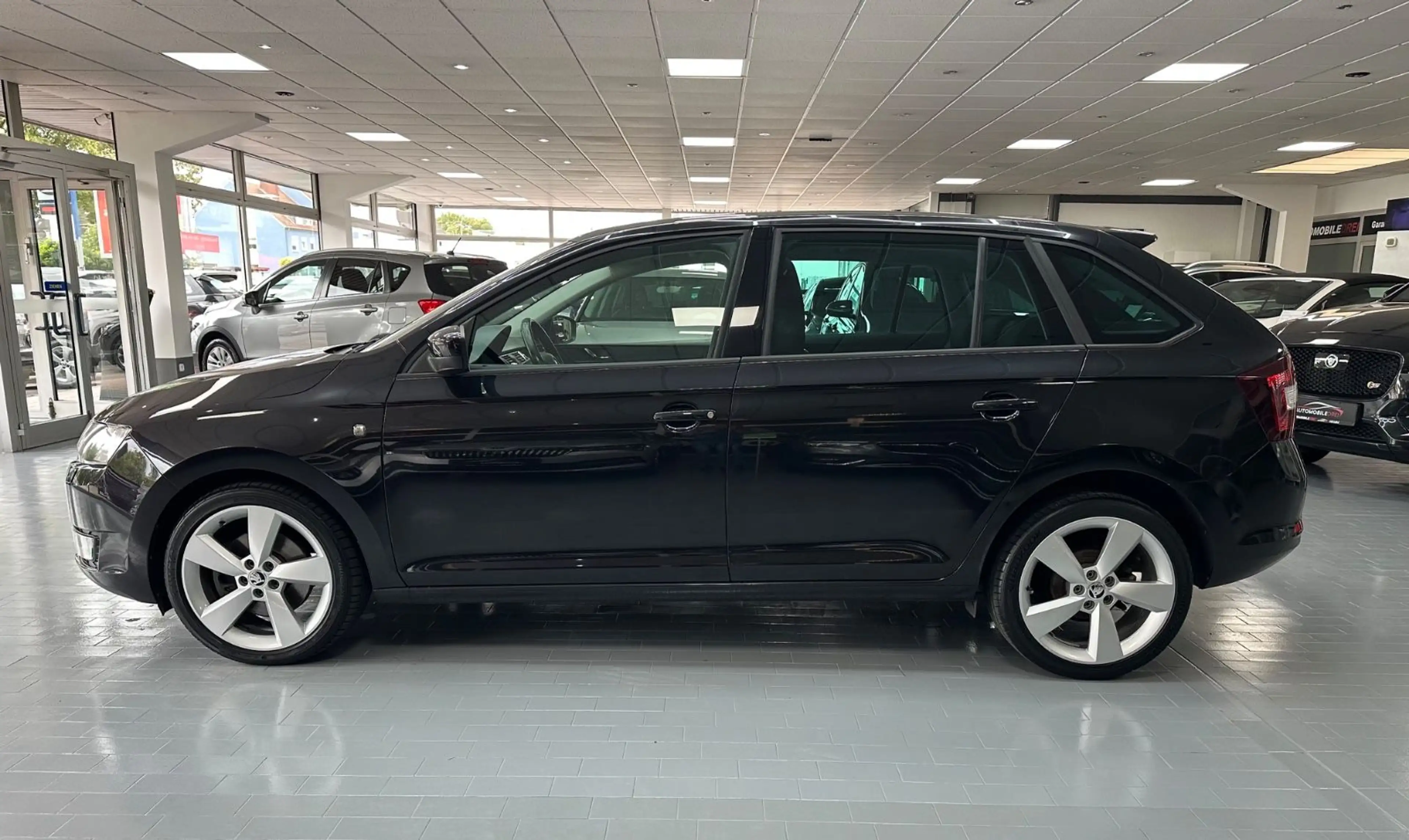 Skoda Rapid/Spaceback Spaceback Elegance 1.2 TSI/Pano/Xenon — photo 4