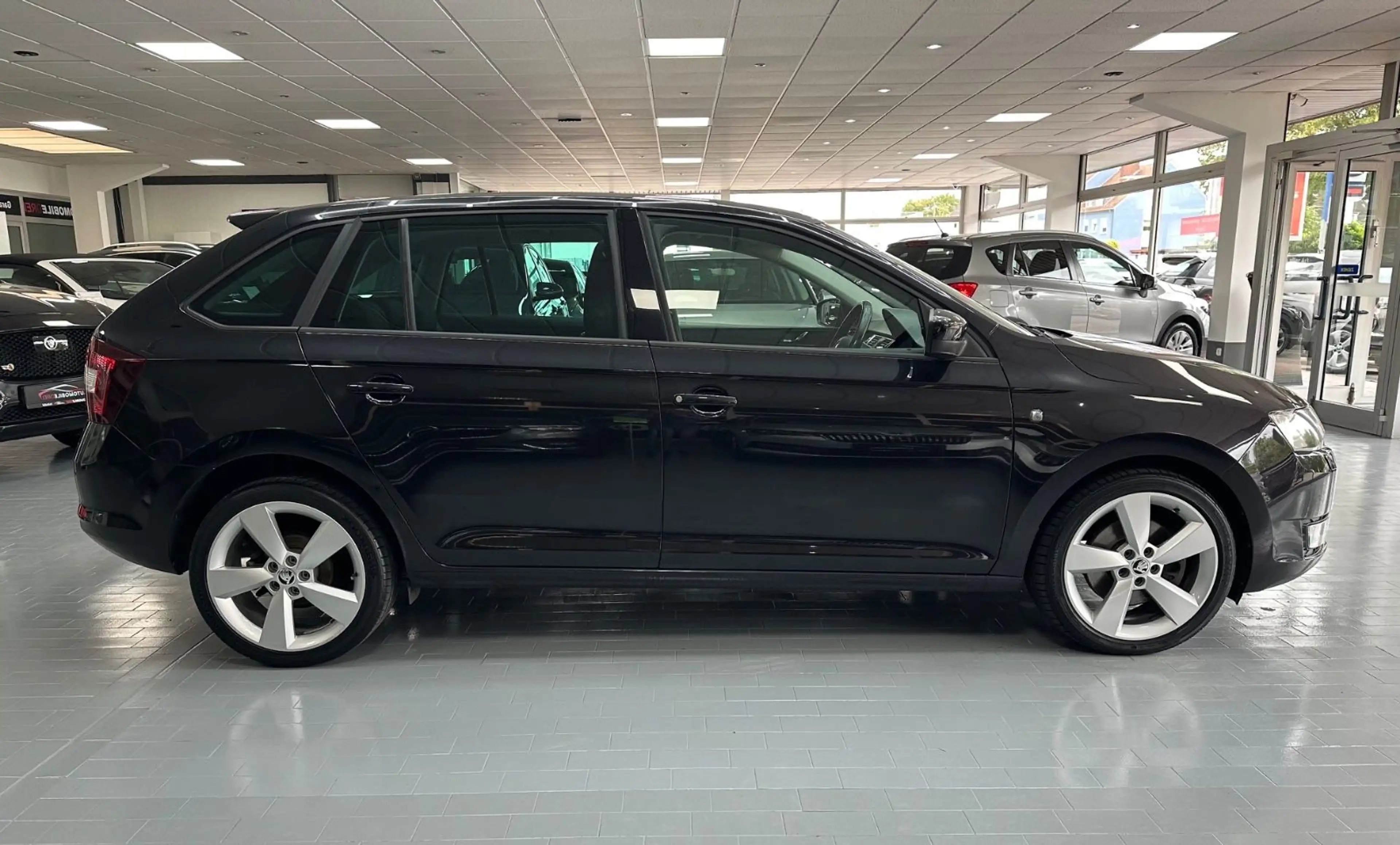 Skoda Rapid/Spaceback Spaceback Elegance 1.2 TSI/Pano/Xenon — photo 3