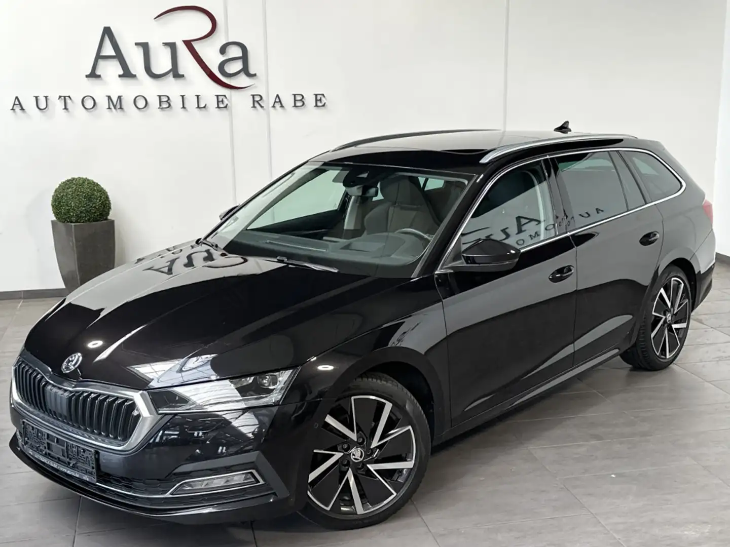 Skoda Octavia Combi 2.0 TDI DSG Style NAV+LED+PANO+ACC Czarny - 1