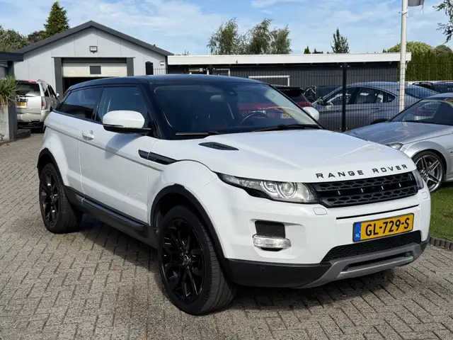 Land Rover Range Rover Evoque view 3