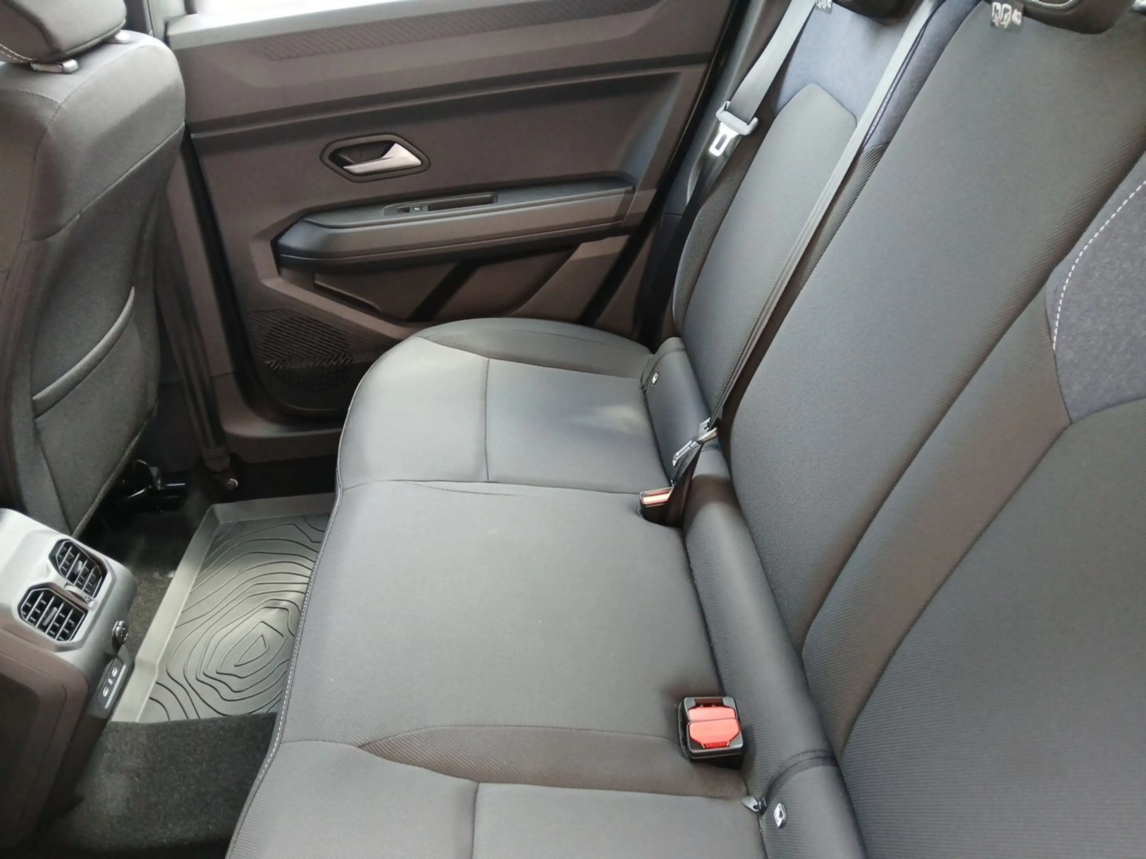 Dacia Bigster BIGSTER Expression Hybrid 150 4x4 — photo 9