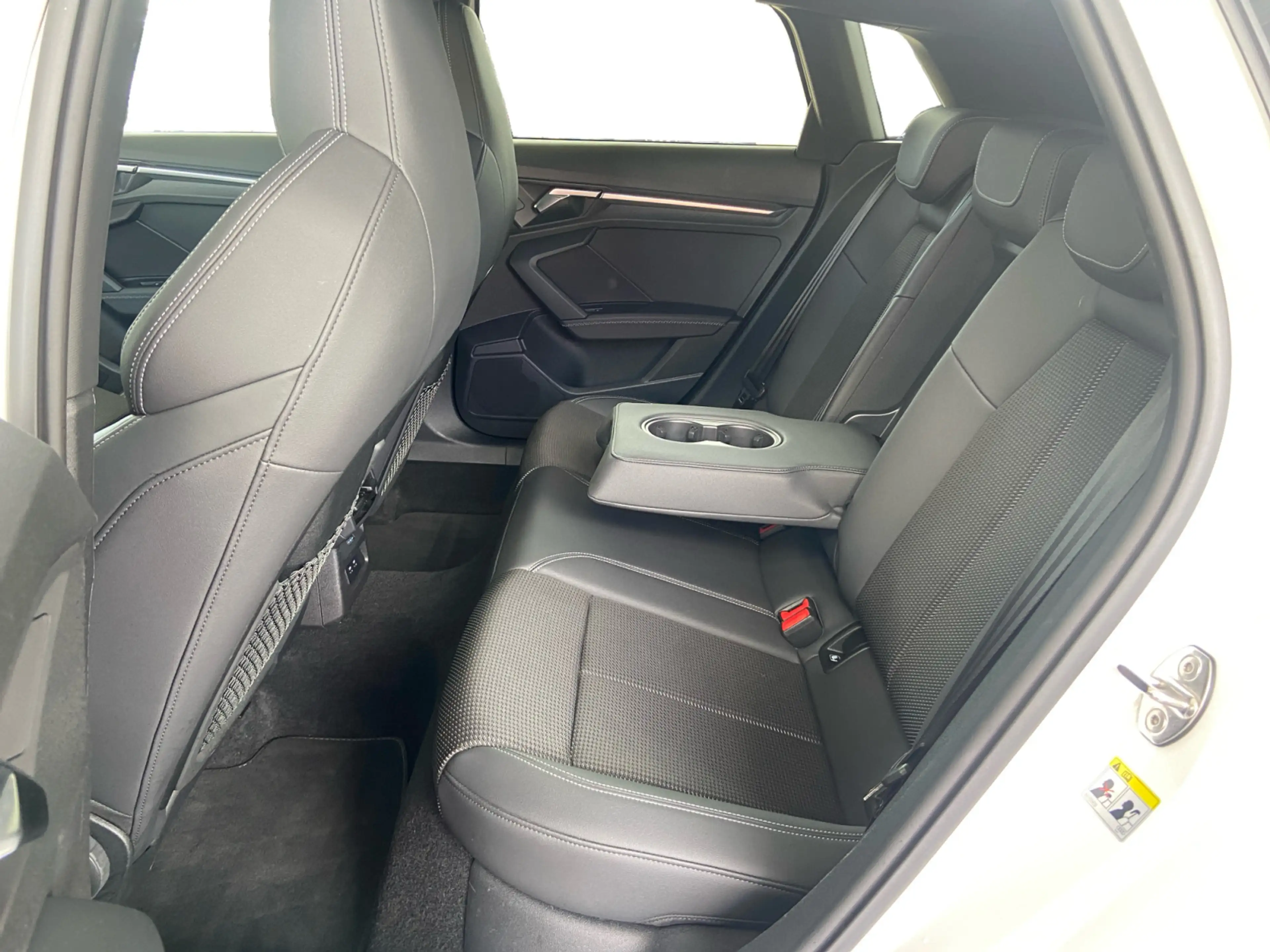 Audi S3 TFSI quattro S-trc Matrix Cam Navi — photo 11