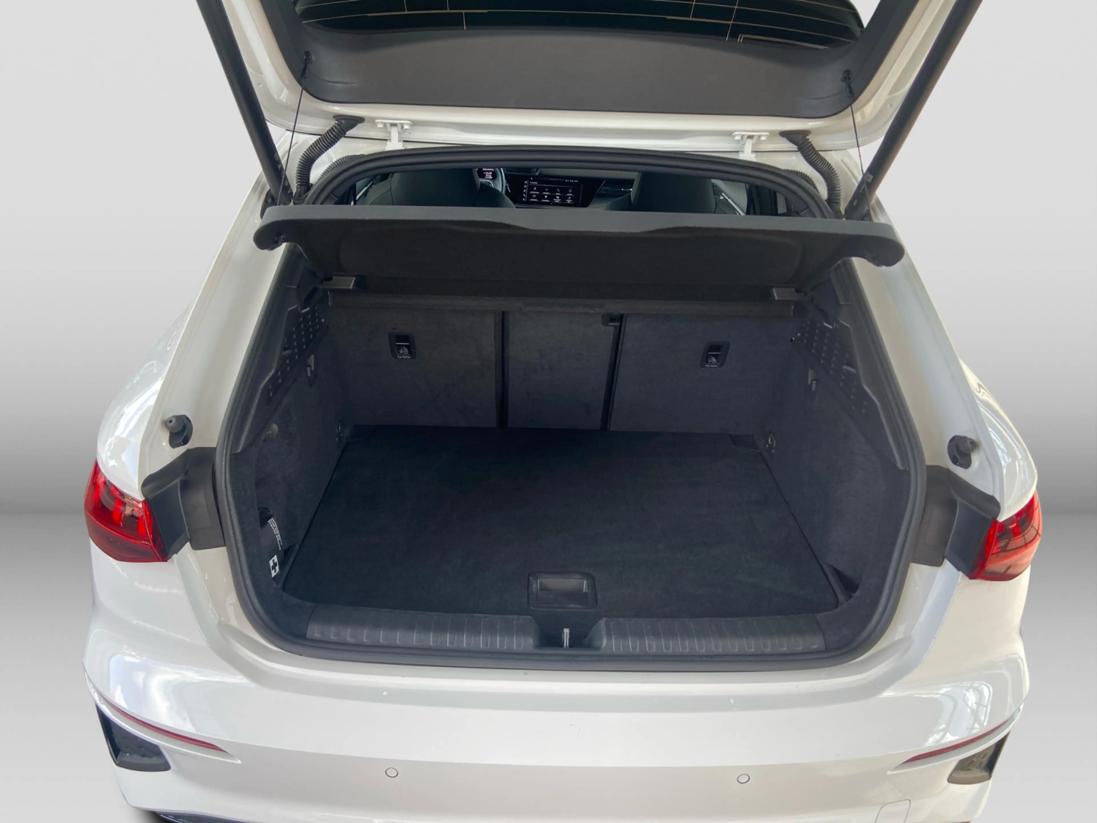 Audi S3 TFSI quattro S-trc Matrix Cam Navi — photo 12