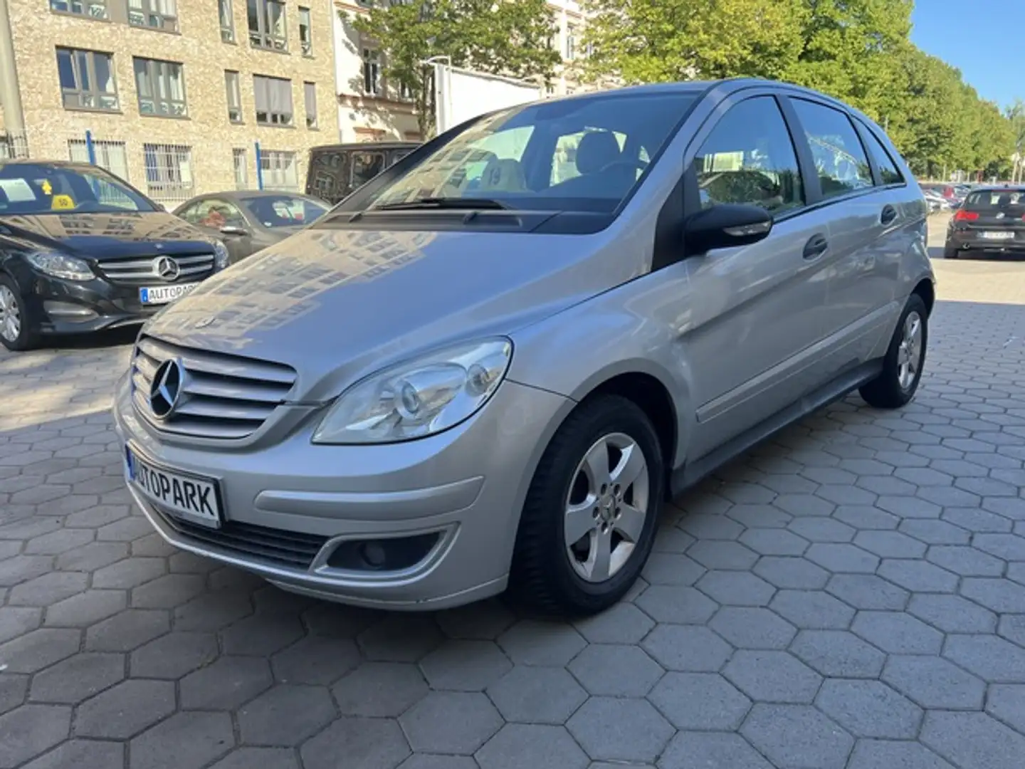Mercedes-Benz B 170 Avantgarde*Klima*Navi*6 Gang*Alu Silber - 2