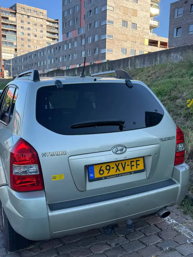Hyundai TUCSON 2.0 2WD GLS - 2