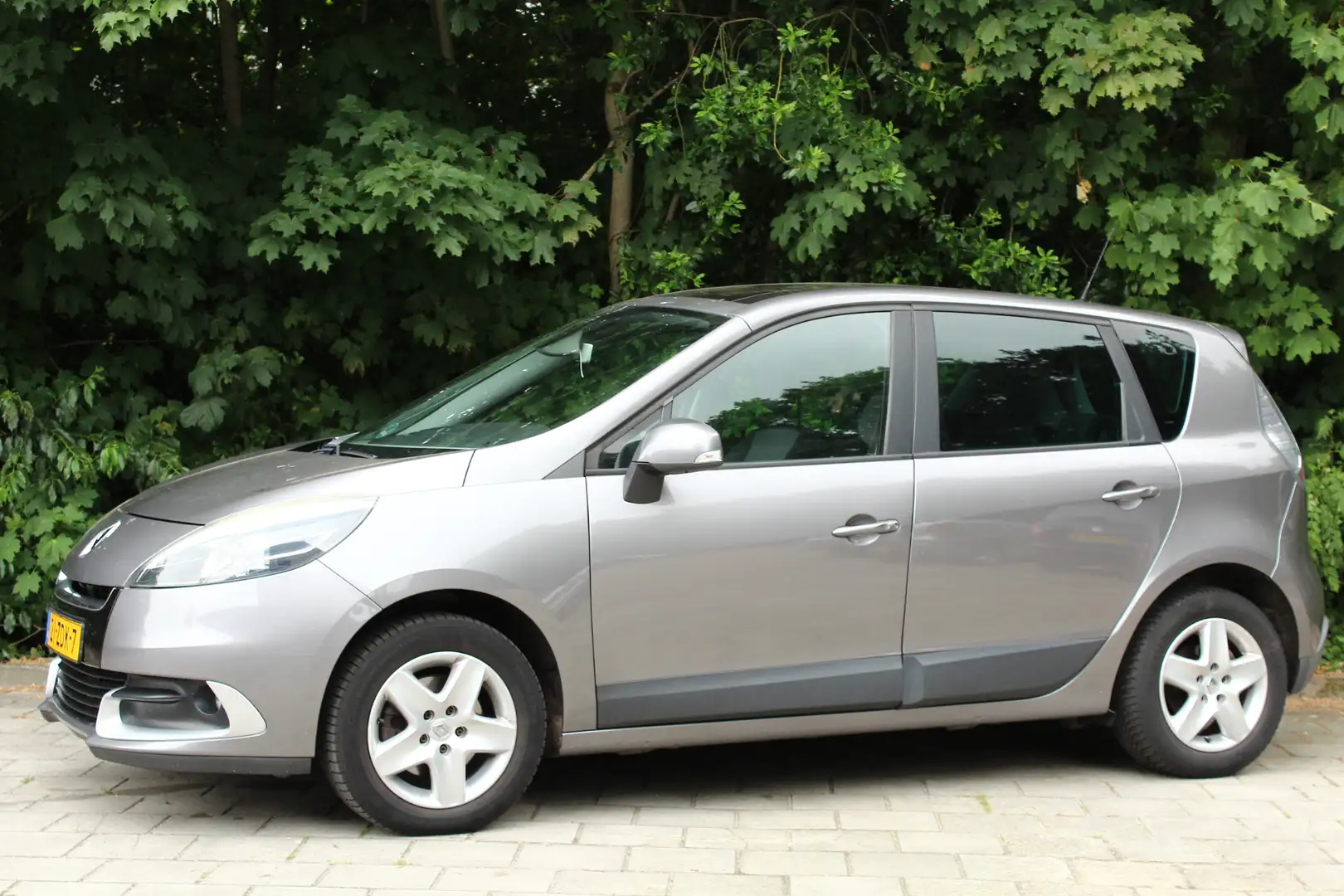 Renault Scenic 1.2 TCe Expression navigatie, clima cruise enz. Grijs - 2