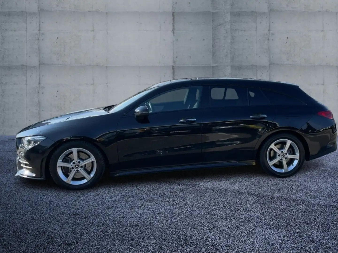 Mercedes-Benz CLA 200 d Shooting Brake Noir - 2
