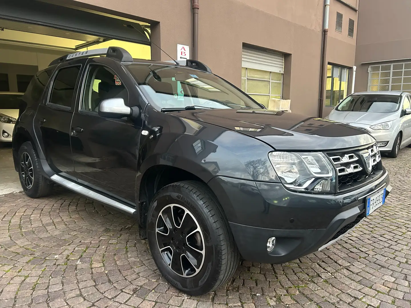 Dacia Duster Duster I 2014 1.5 dci Laureate 4x2 s Grau - 2