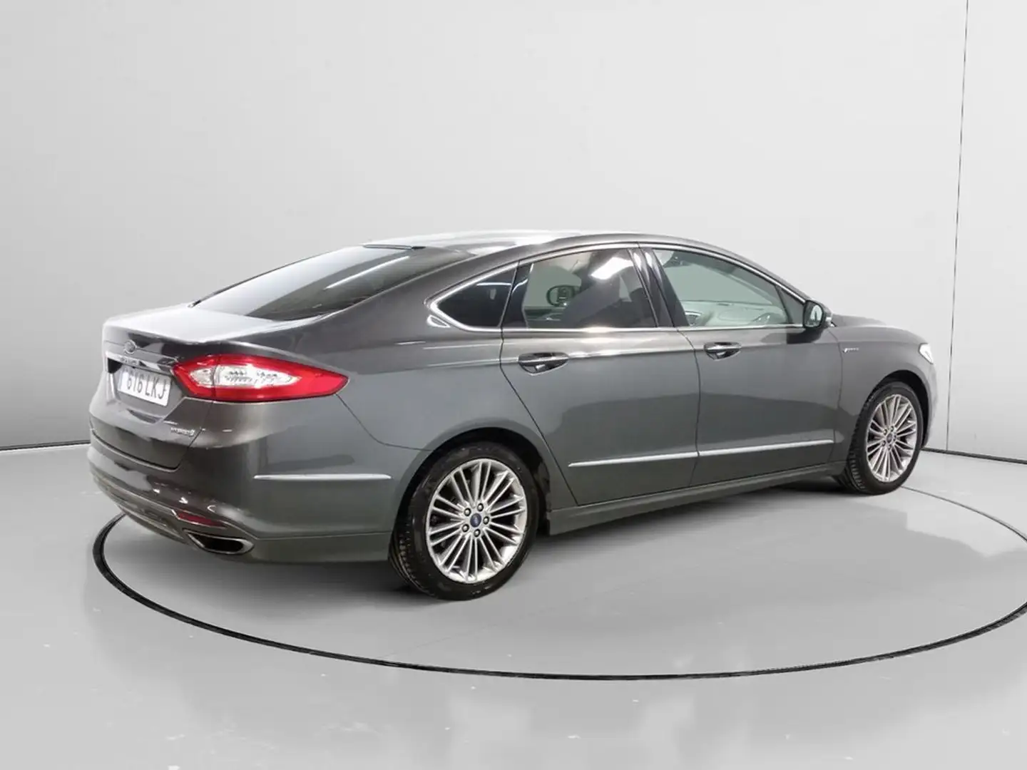Ford Mondeo Hybrid Vignale Grau - 2