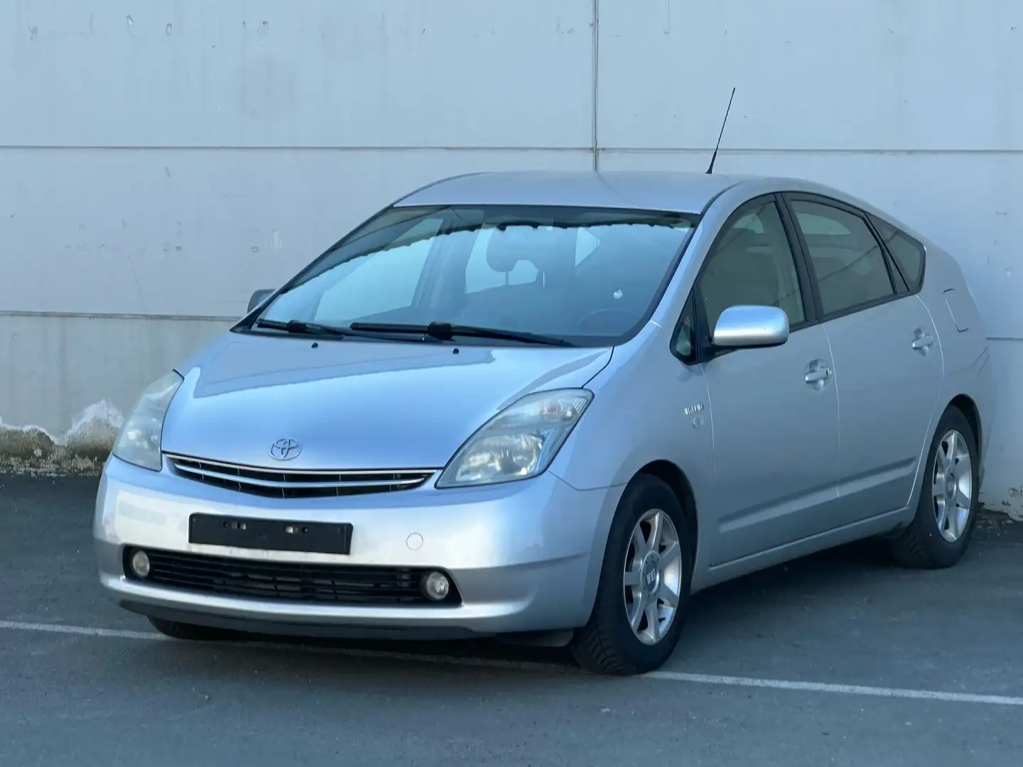Toyota Prius 1.5i VVT-i 16v Hybrid THS Sol Pack Gris - 1