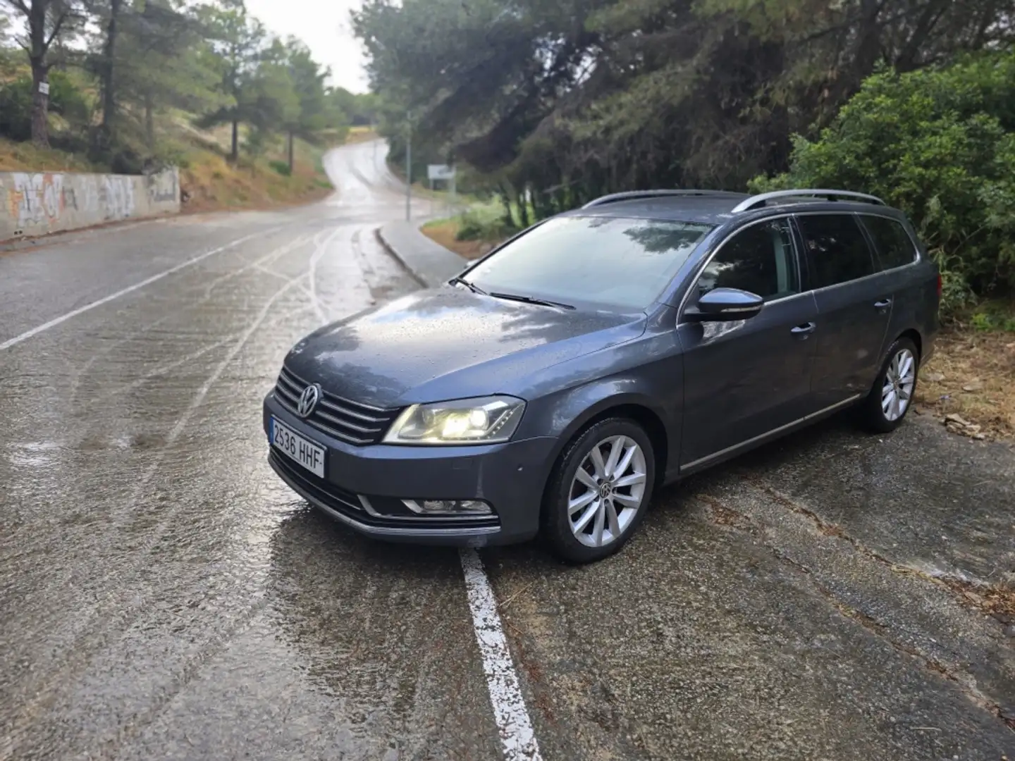 Volkswagen Passat Variant 1.8TSI Highline DSG Gris - 1