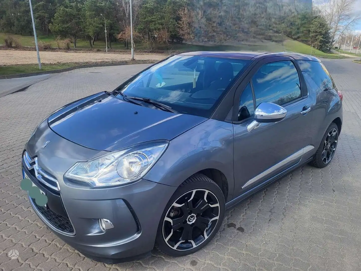 Citroen DS3 SoChic Automatic Grau - 2
