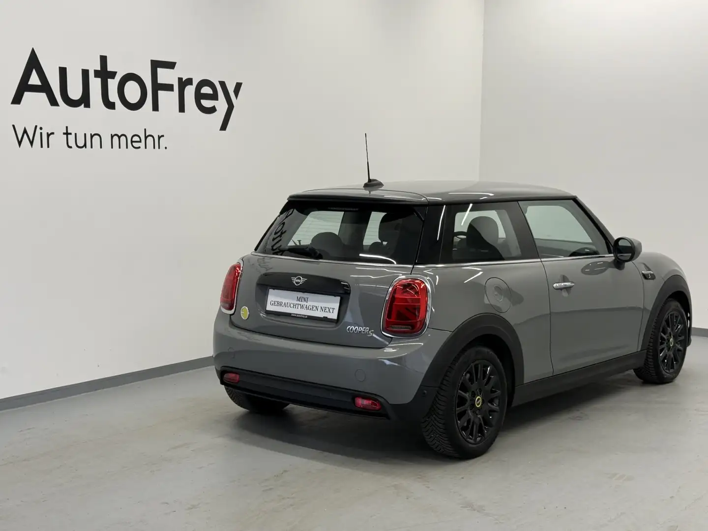 MINI Cooper SE Grau - 2