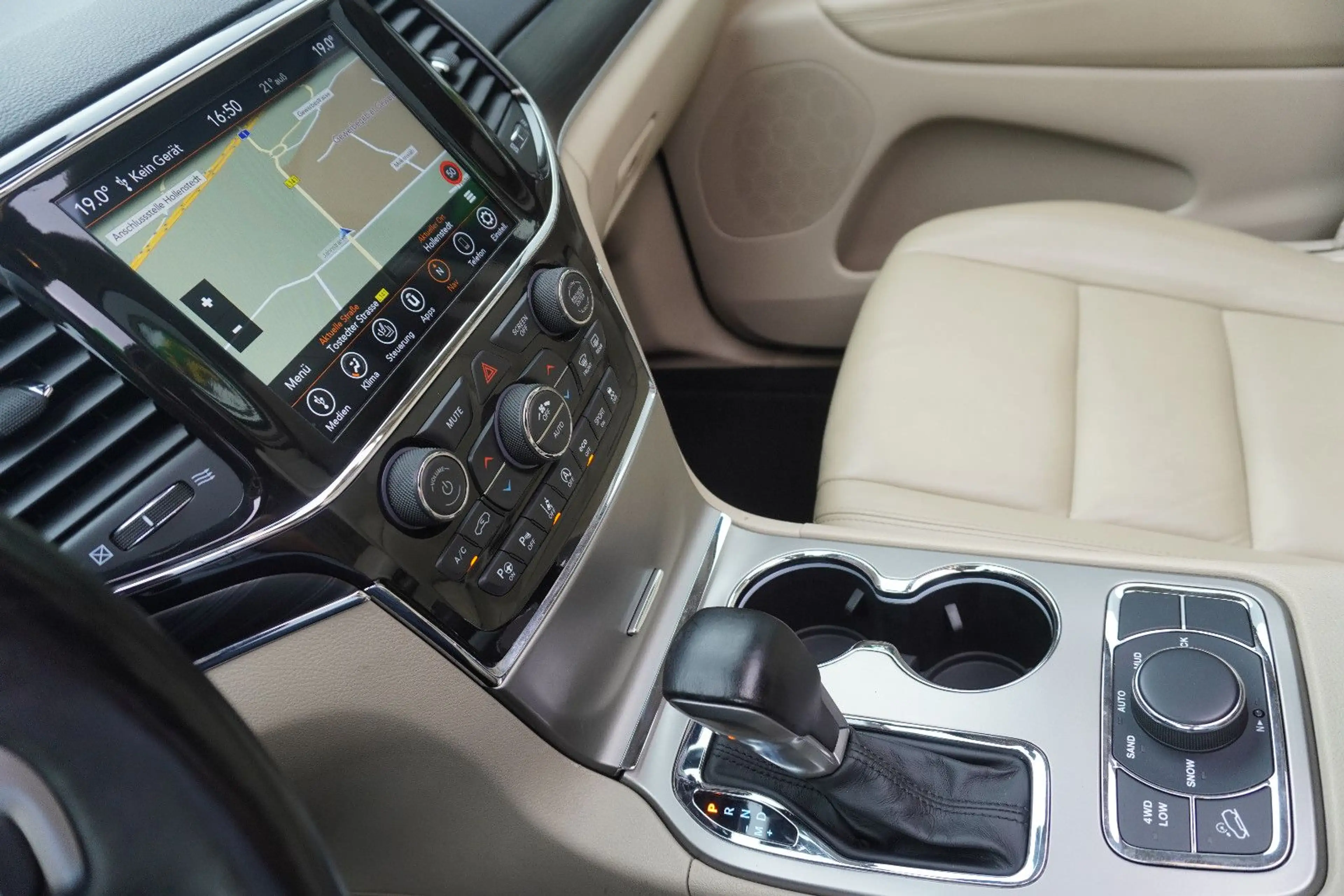 Jeep Grand Cherokee 5,7 V8 Limited *4x4*Navi*Pano* — photo 15