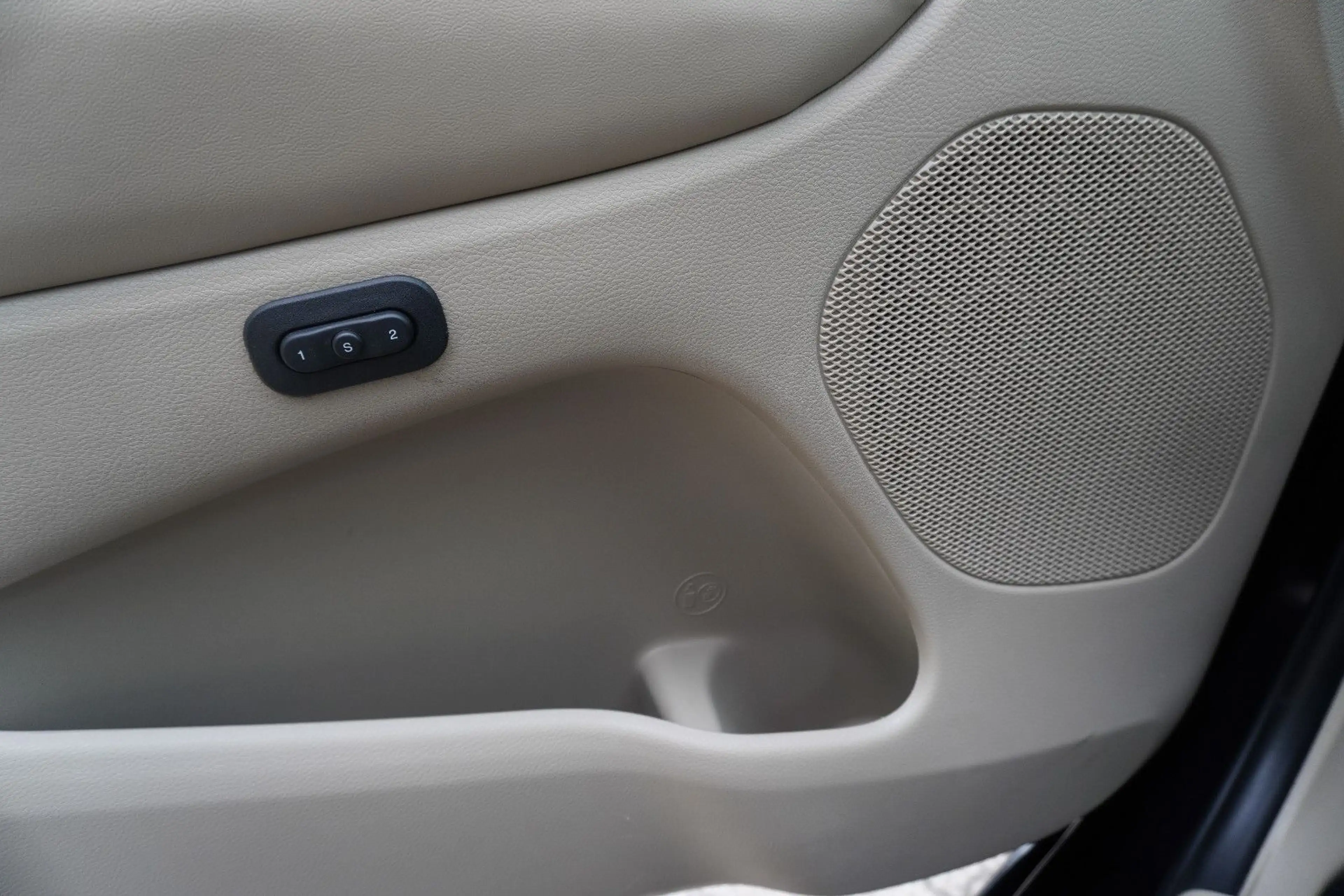 Jeep Grand Cherokee 5,7 V8 Limited *4x4*Navi*Pano* — photo 14