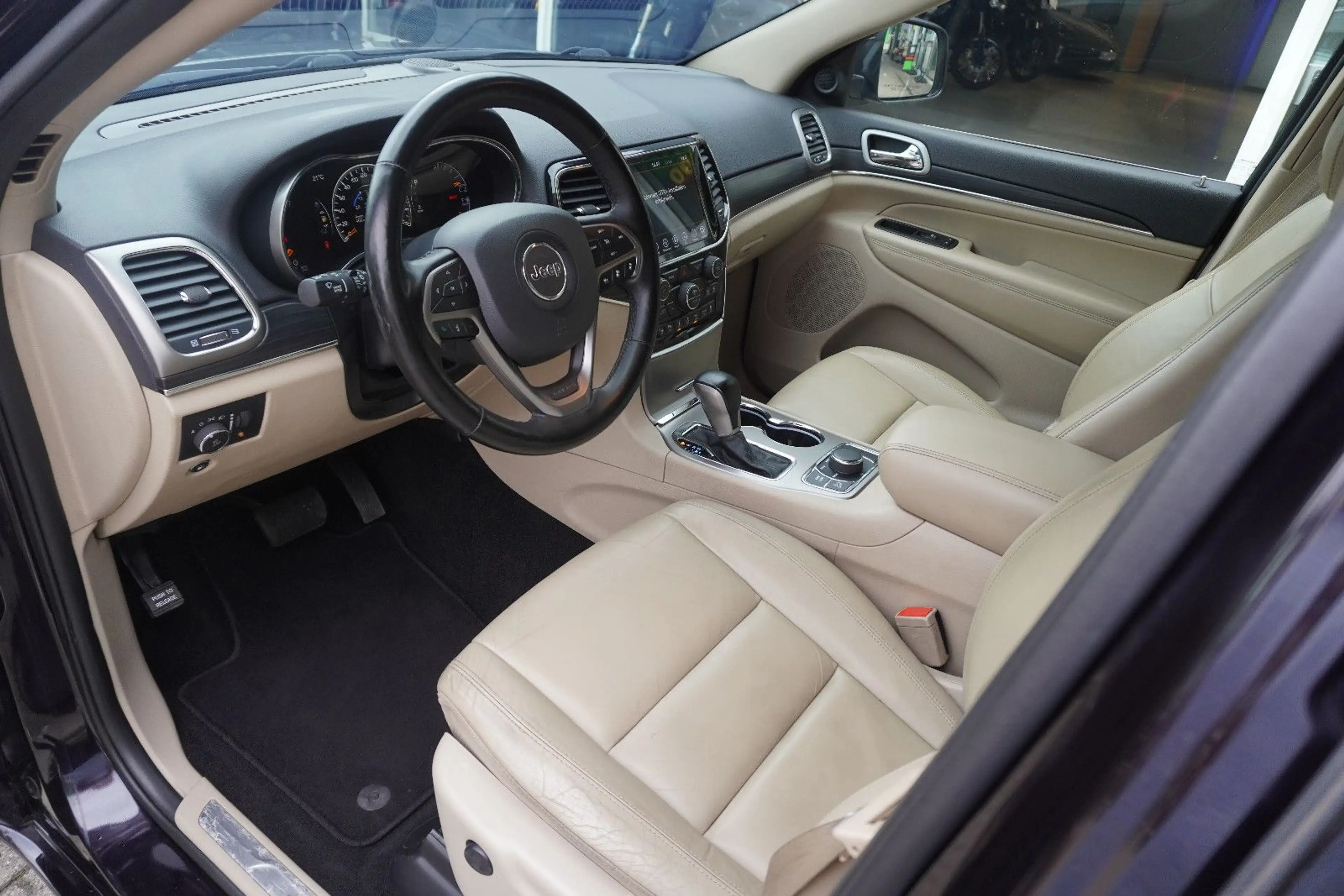 Jeep Grand Cherokee 5,7 V8 Limited *4x4*Navi*Pano* — photo 8