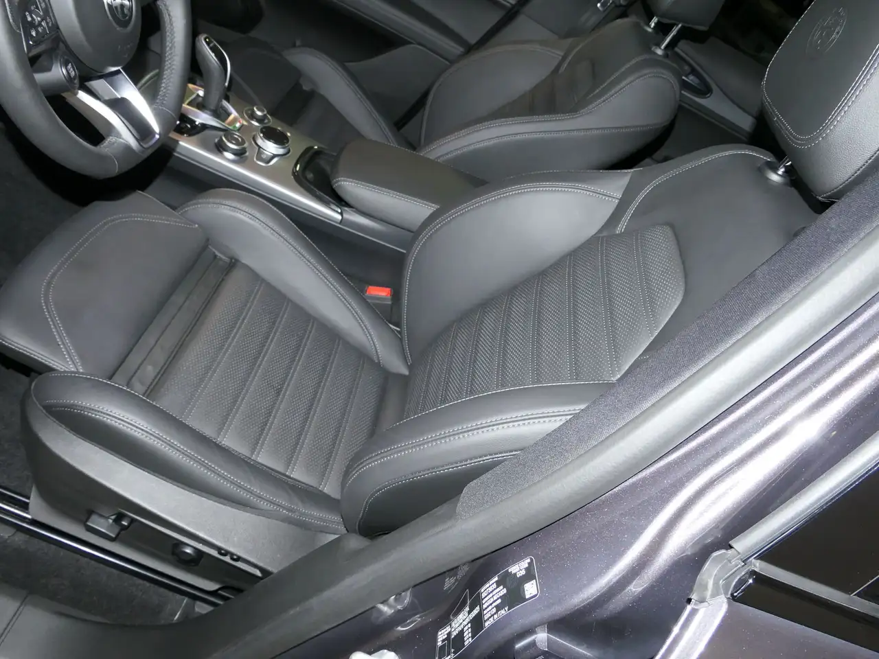 Alfa Romeo Stelvio 2025 — фото 11