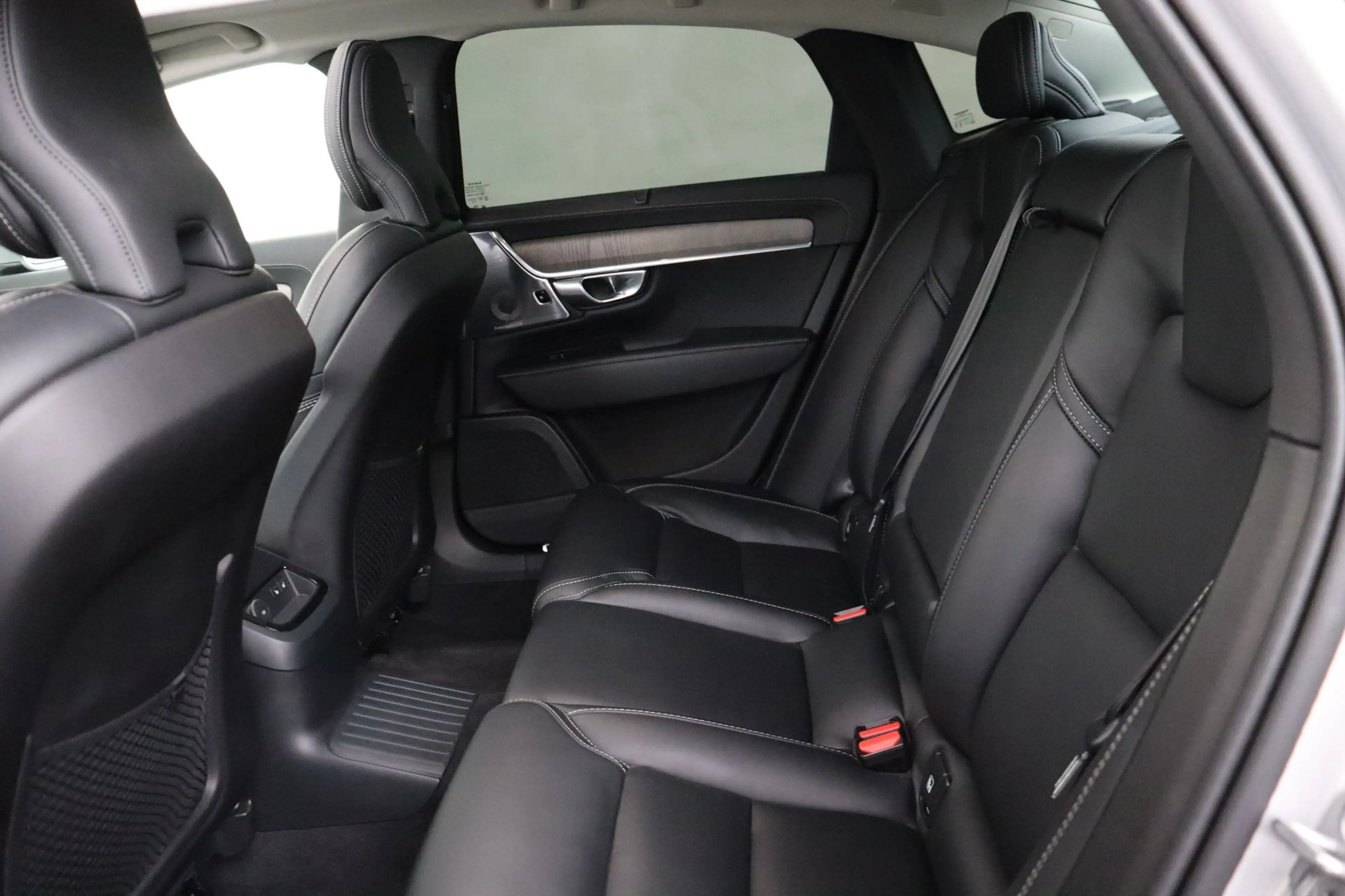 Volvo S90 2.0T8 PHEV BRIGHT ULTIMAT GEARTRONIC + GPS + LEDER — photo 13