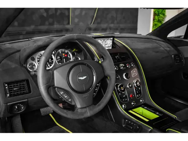 Aston Martin V8 Vantage AMR - 1 OF 200
