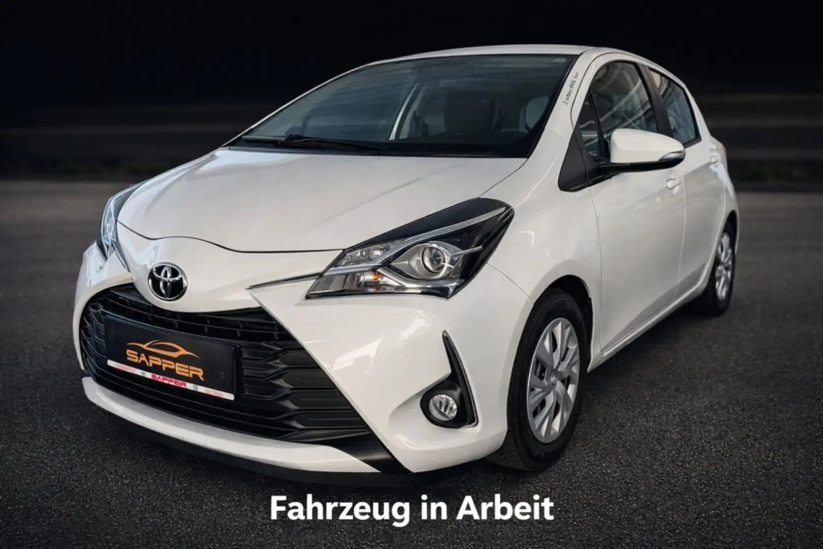 Toyota Yaris 1,0 VVT-i Weiß - 1