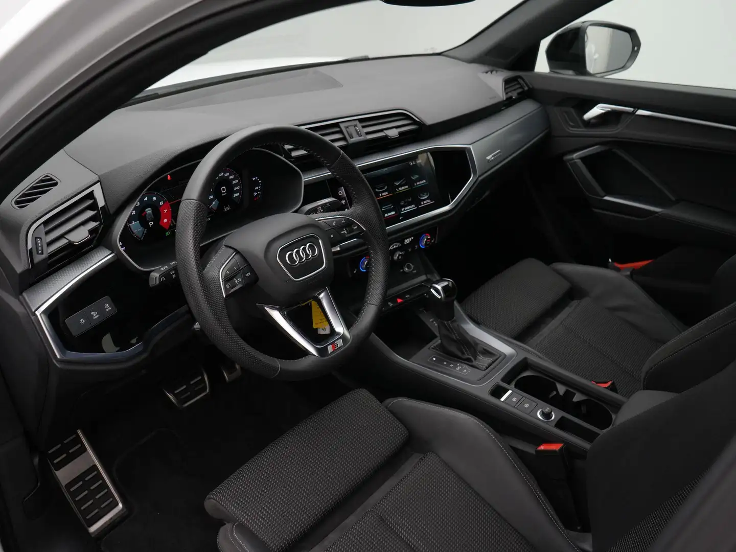 Audi Q3 35 TFSI 150 pk S-tronic S-Line | Leder/alcantara | Wit - 2