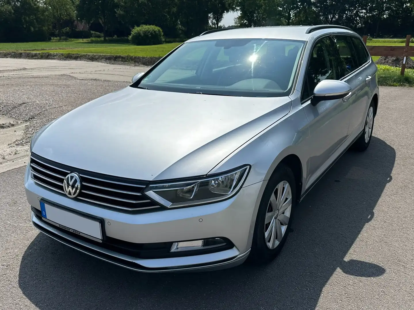 Volkswagen Passat Variant Volkswagen Passat Variant 1.6 TDI DSG Trendline Silber - 1