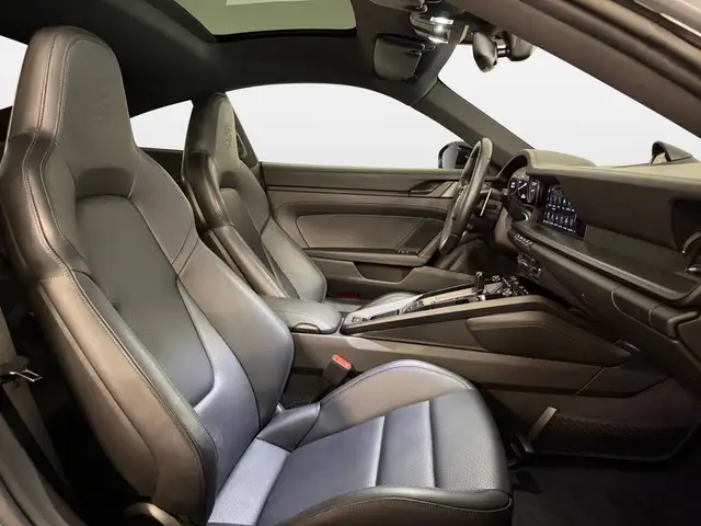 Porsche 911 view 13