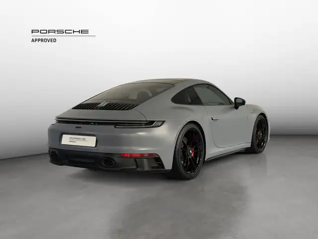 Porsche 911 view 5