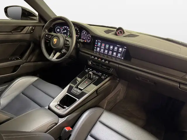 Porsche 911 view 10