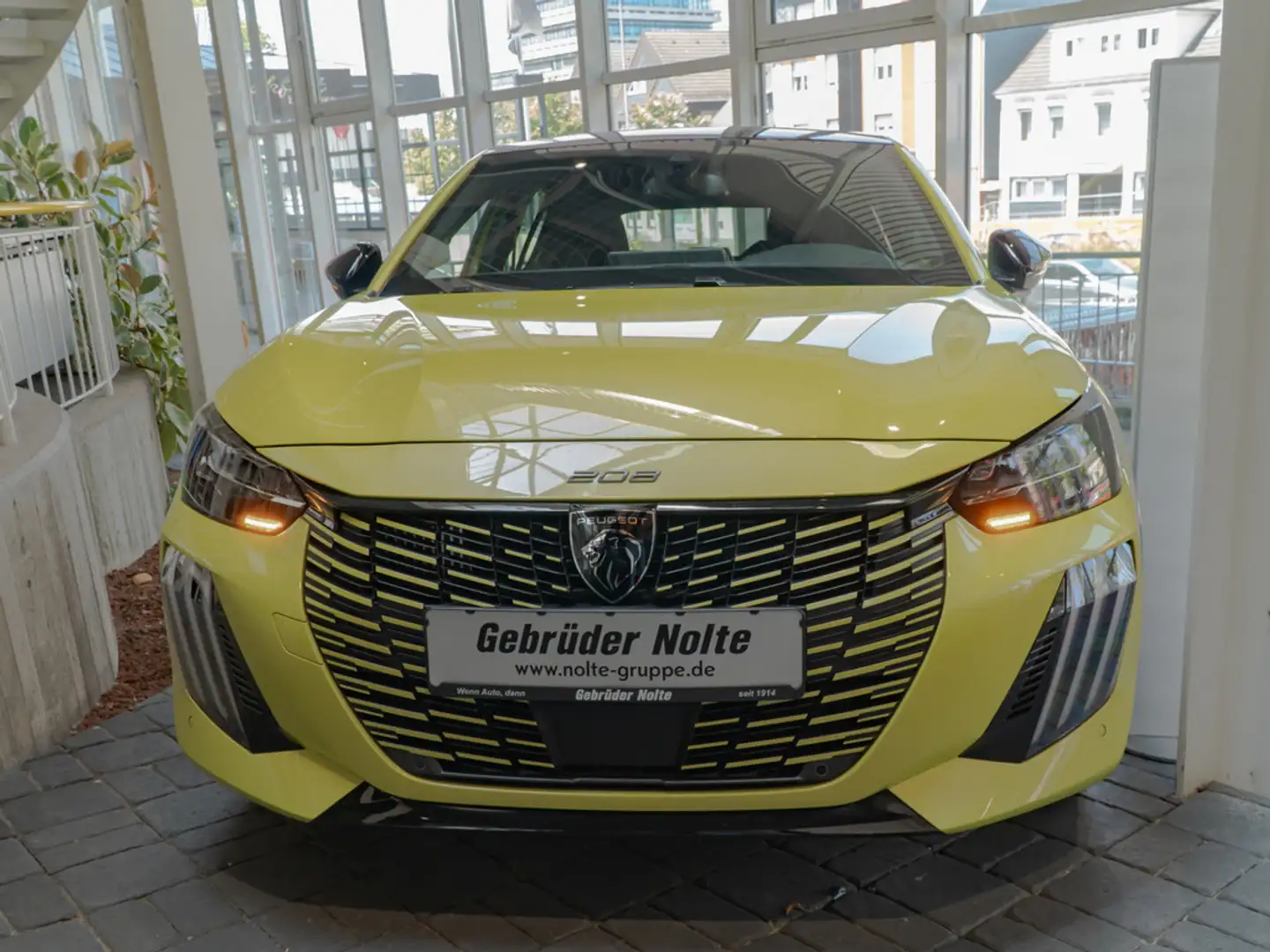Peugeot 208 1.2 Hybrid 110 GT PDC SHZ KAMERA LED Geel - 2