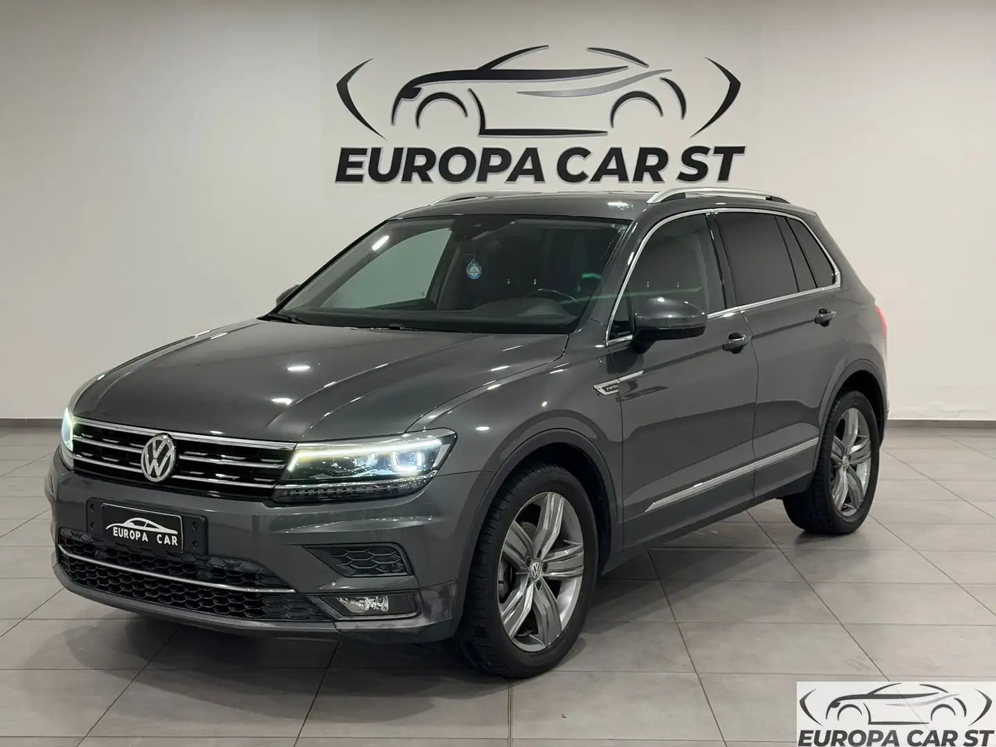 Volkswagen Tiguan Tiguan 2.0 TDI SCR DSG 4MOTION Advanced BMT Gris - 1