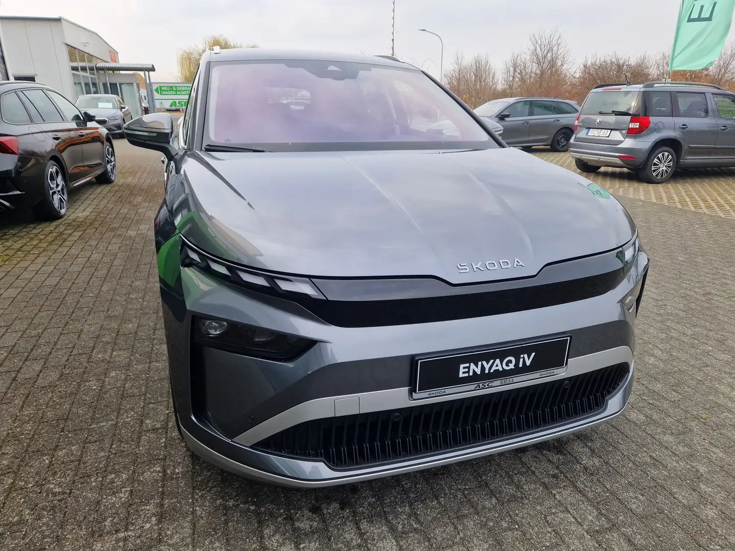 Skoda Enyaq 60 63 kWh 150kW/Mj. 26/Paket Plus/Transport/Winter Grau - 2