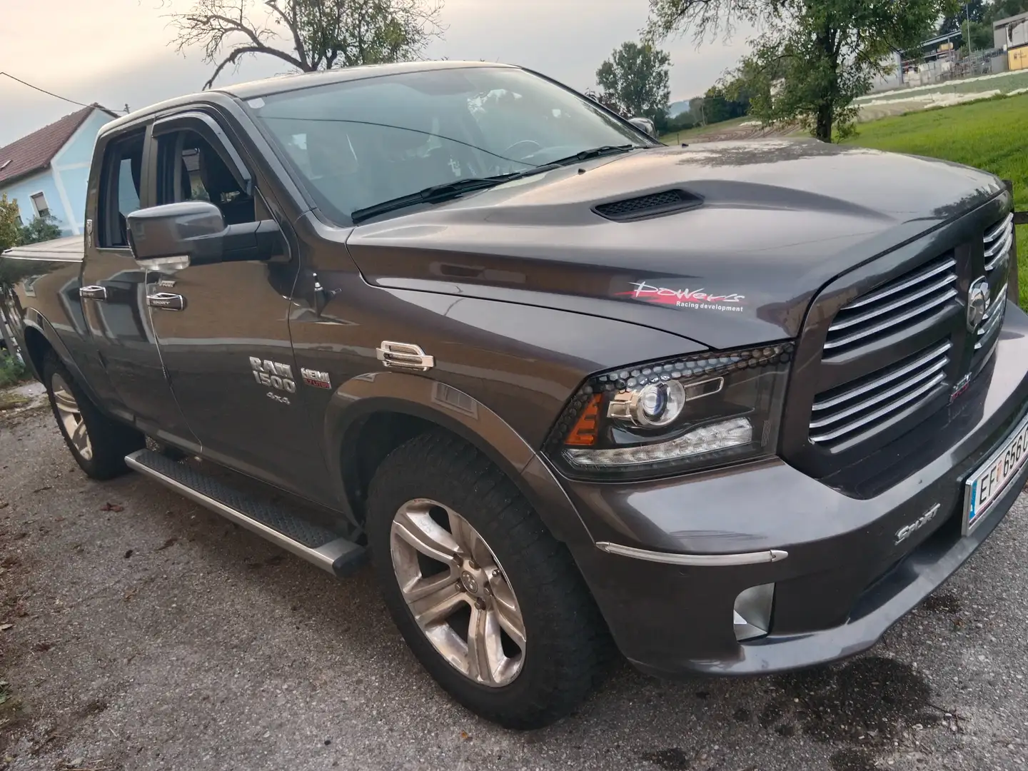 Dodge RAM 5,7Liter hemi Grau - 2