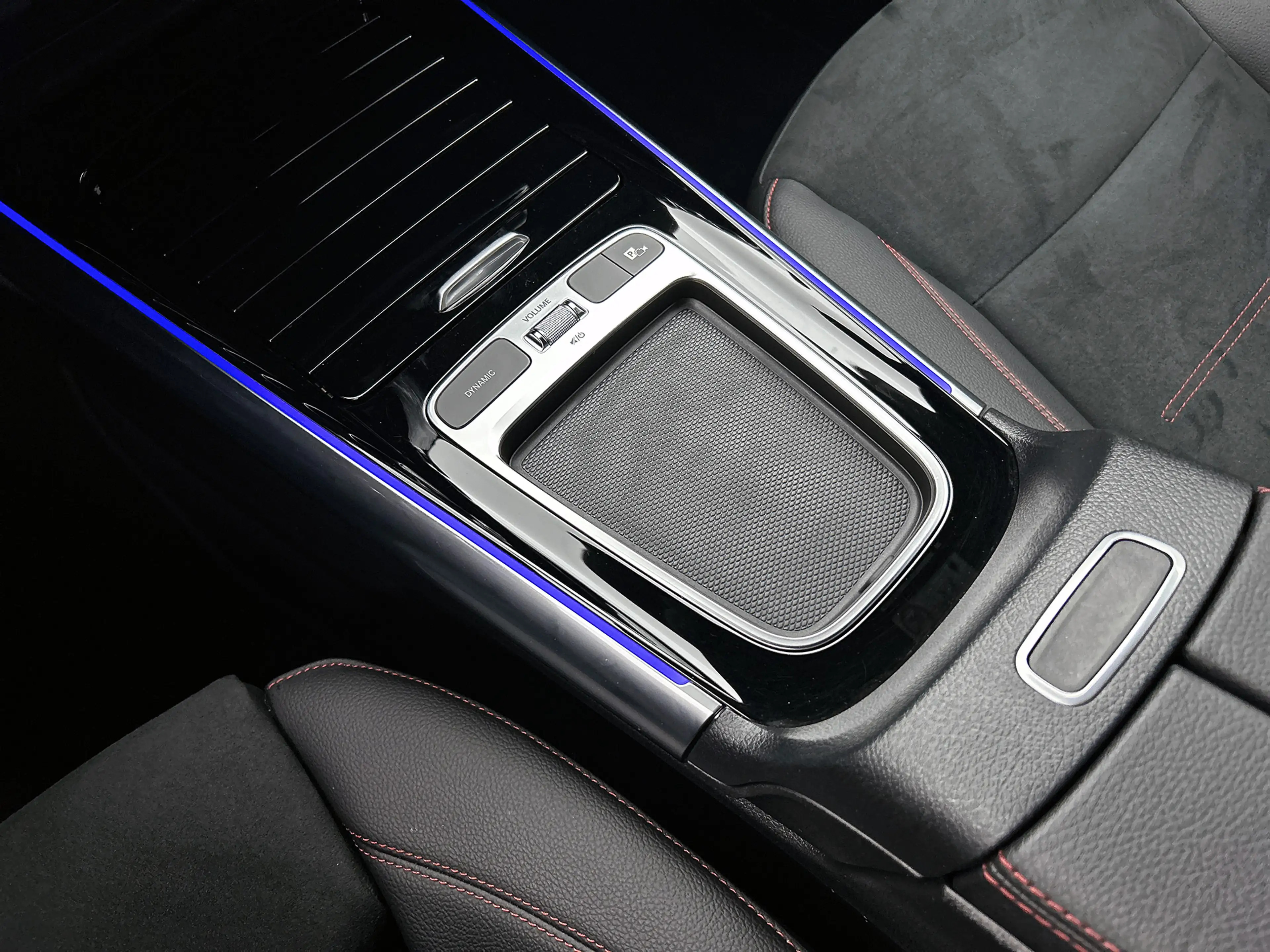 Mercedes-Benz GLA 180 AMG Line | Night pakket | Alarm klasse 3 | Trekhaa — photo 10