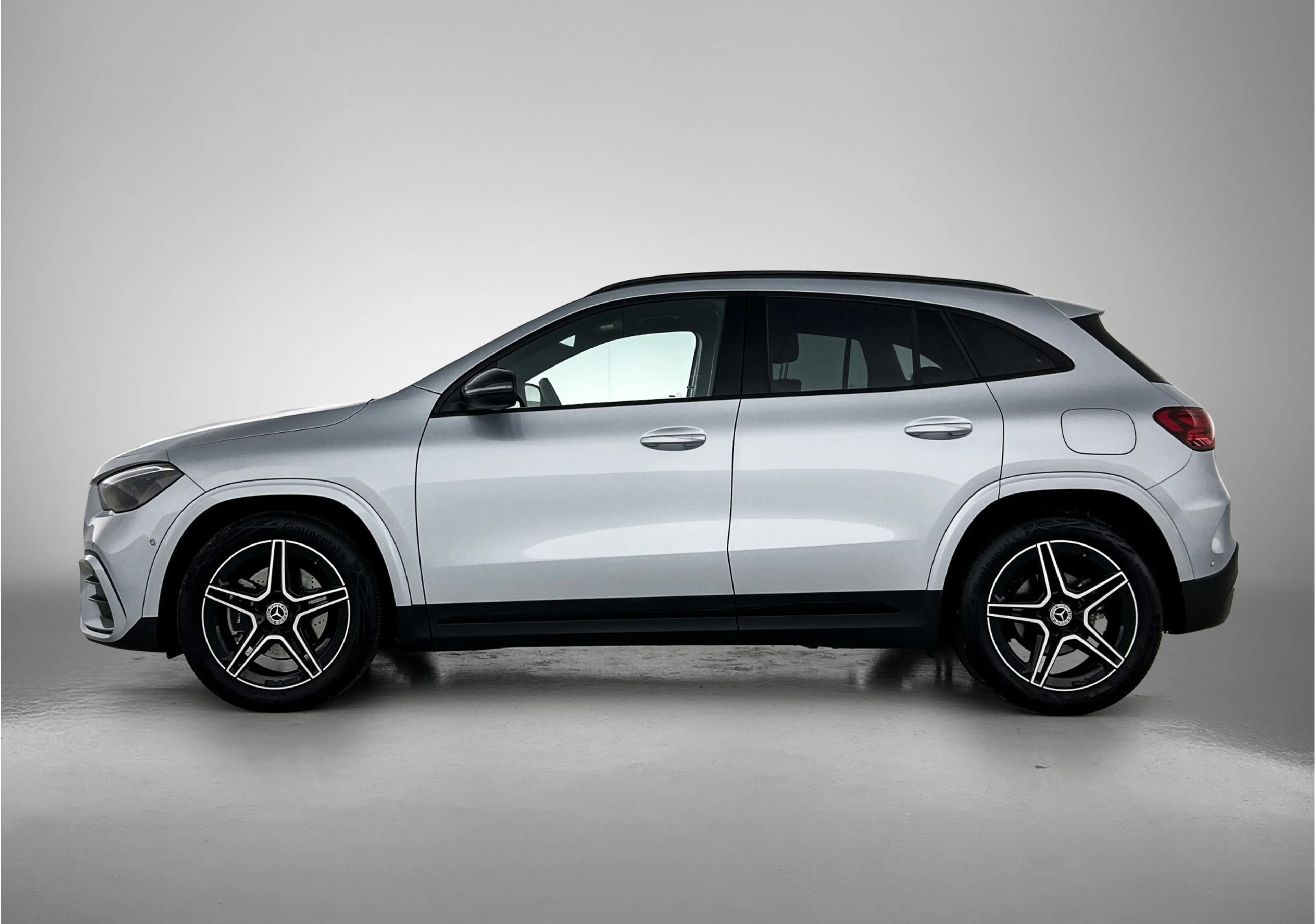 Mercedes-Benz GLA 180 AMG Line | Night pakket | Alarm klasse 3 | Trekhaa — photo 3