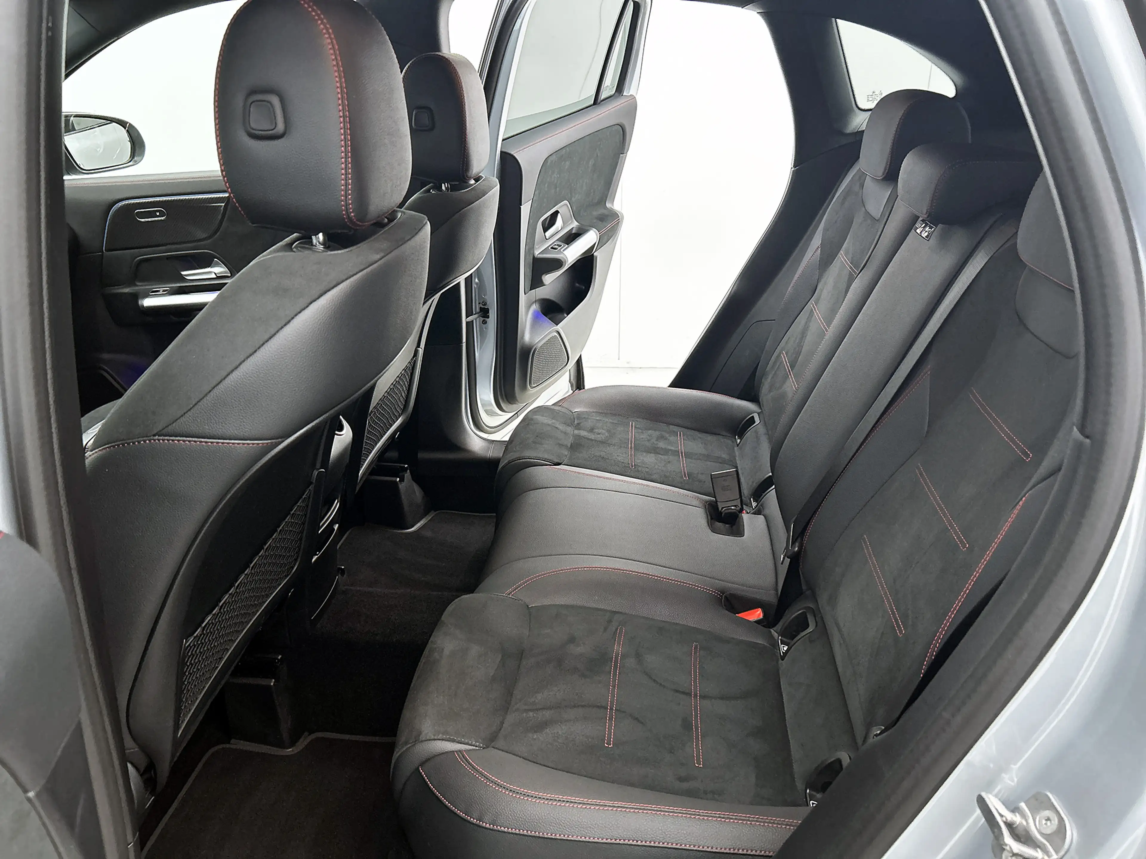 Mercedes-Benz GLA 180 AMG Line | Night pakket | Alarm klasse 3 | Trekhaa — photo 15
