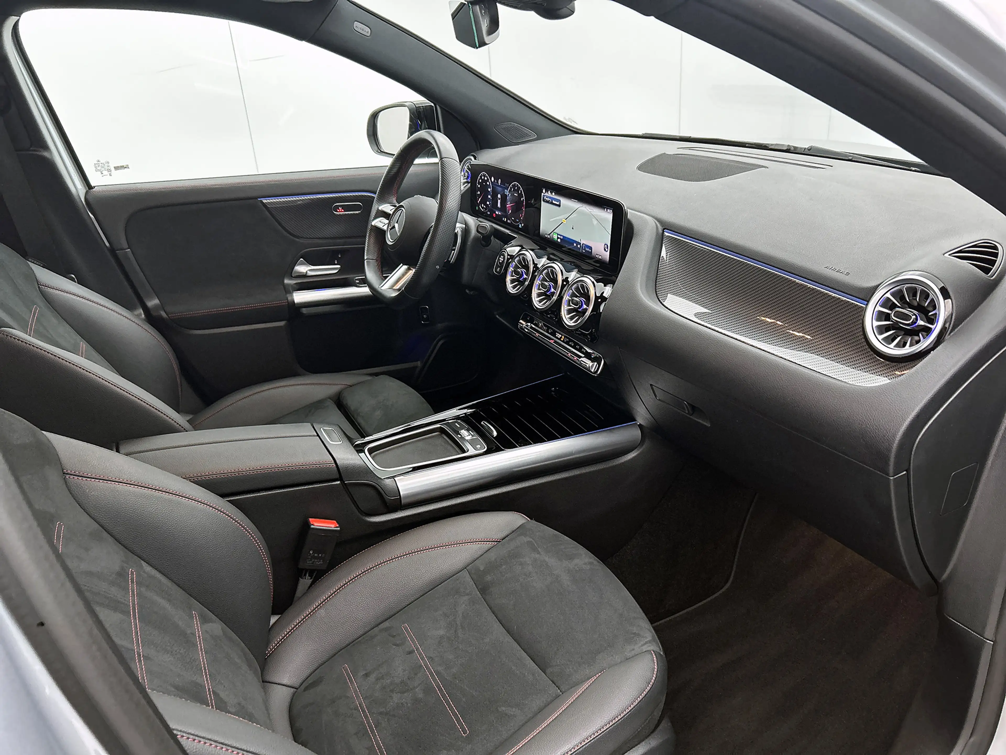 Mercedes-Benz GLA 180 AMG Line | Night pakket | Alarm klasse 3 | Trekhaa — photo 6