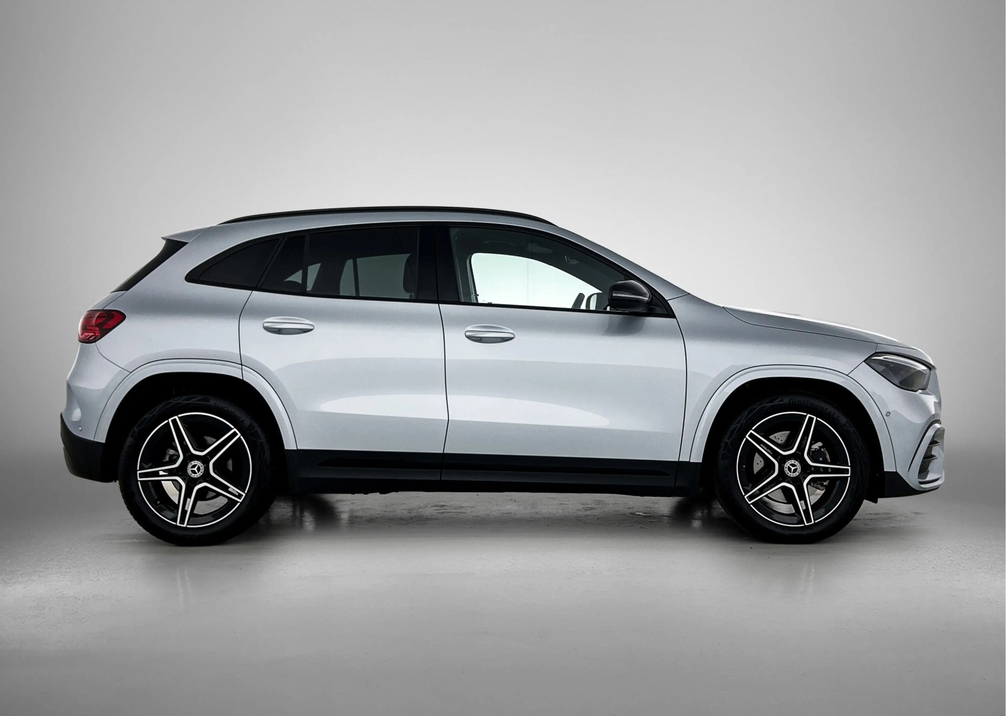 Mercedes-Benz GLA 180 AMG Line | Night pakket | Alarm klasse 3 | Trekhaa — photo 11
