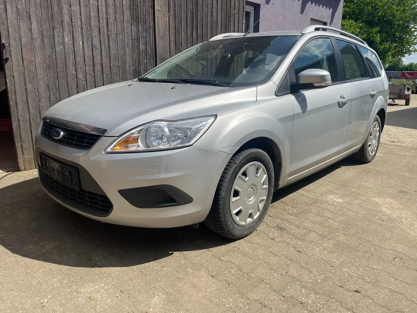 Ford Focus 1.6 Kombi TÜV NEU 06/2027+Klima Silber - 1
