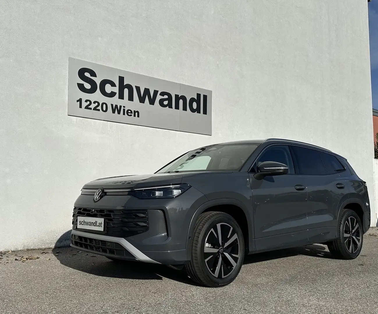 Volkswagen Tayron Friends eTSI DSG Grau - 2