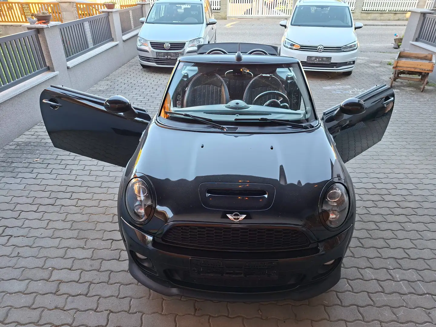 MINI John Cooper Works Cabrio MINI JCW COOPER S Cabrio 1,6 Austrian Chili Austrian Chili Schwarz - 2