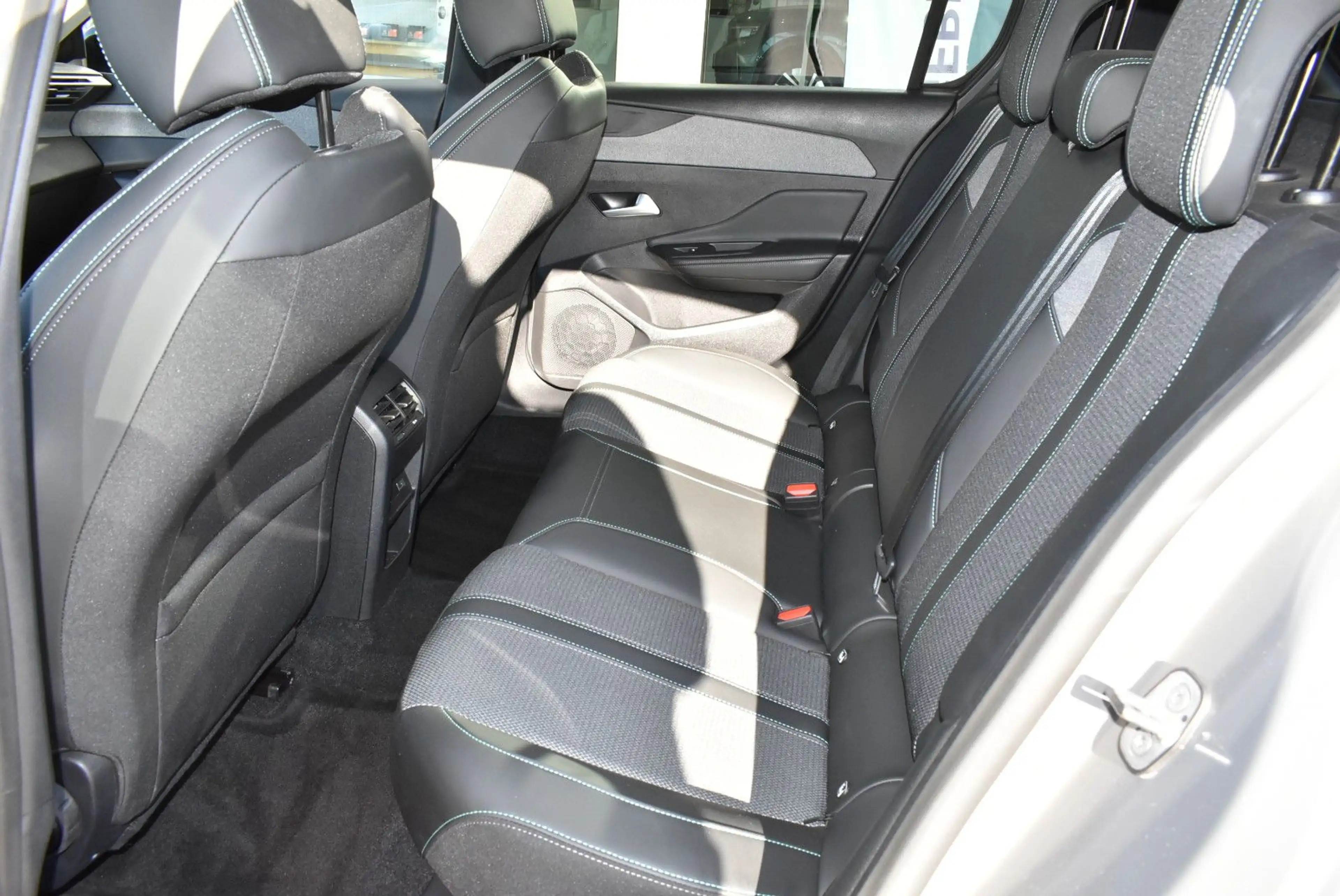 Peugeot 308 Allure Aut. — photo 13